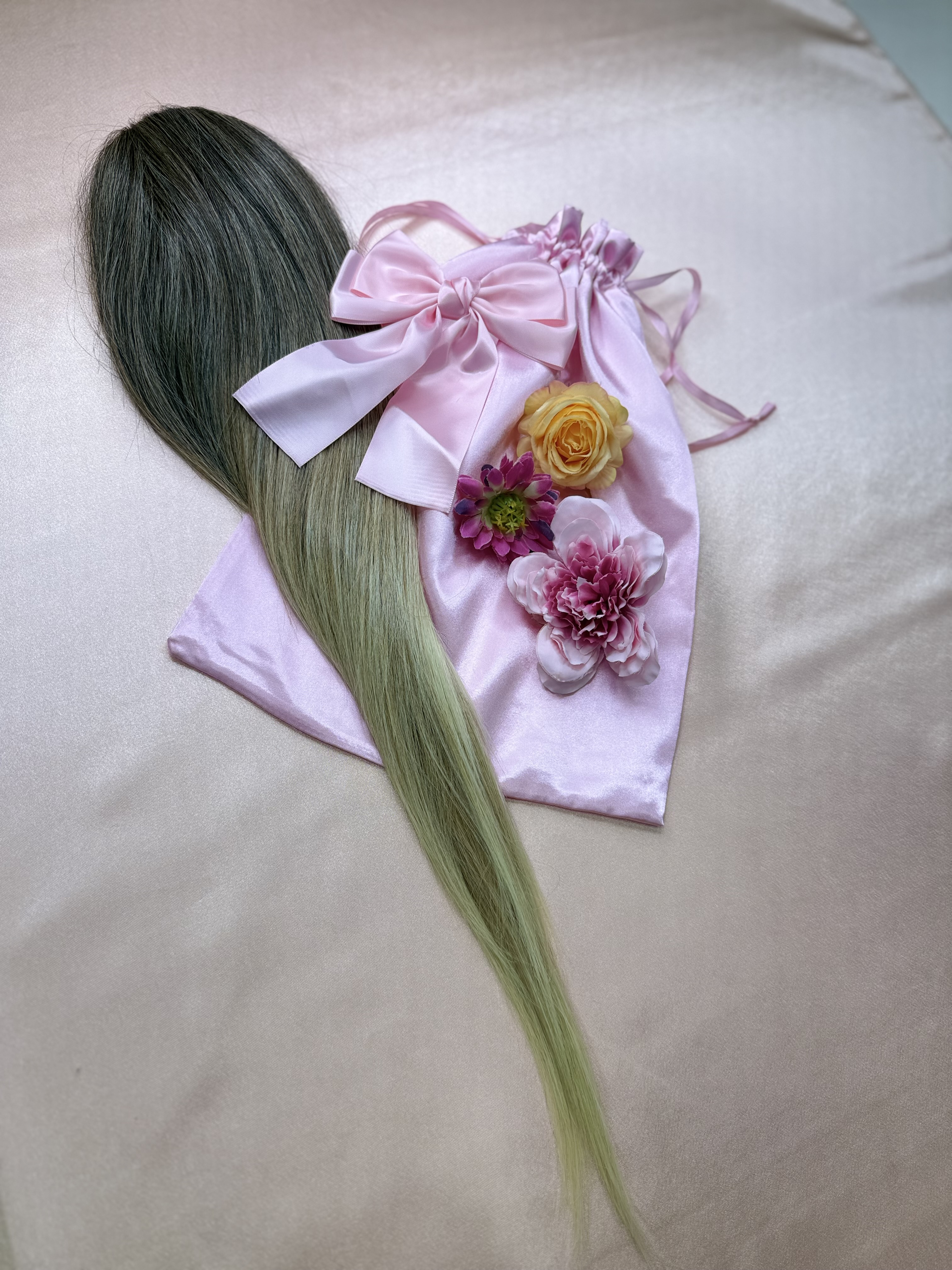 Kucyk Prosty Krótki ombre ciemny blond