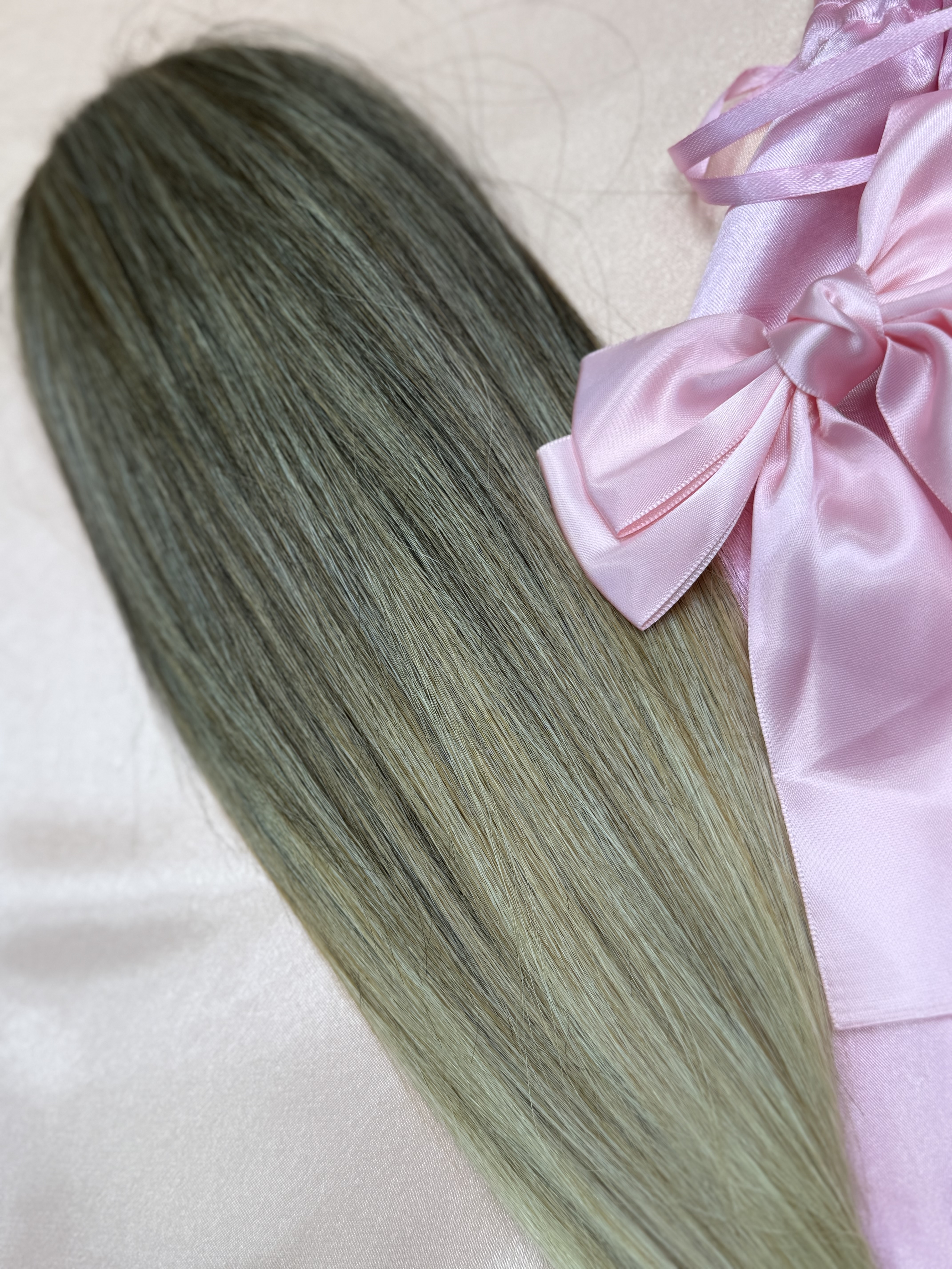 Kucyk Prosty Krótki ombre ciemny blond