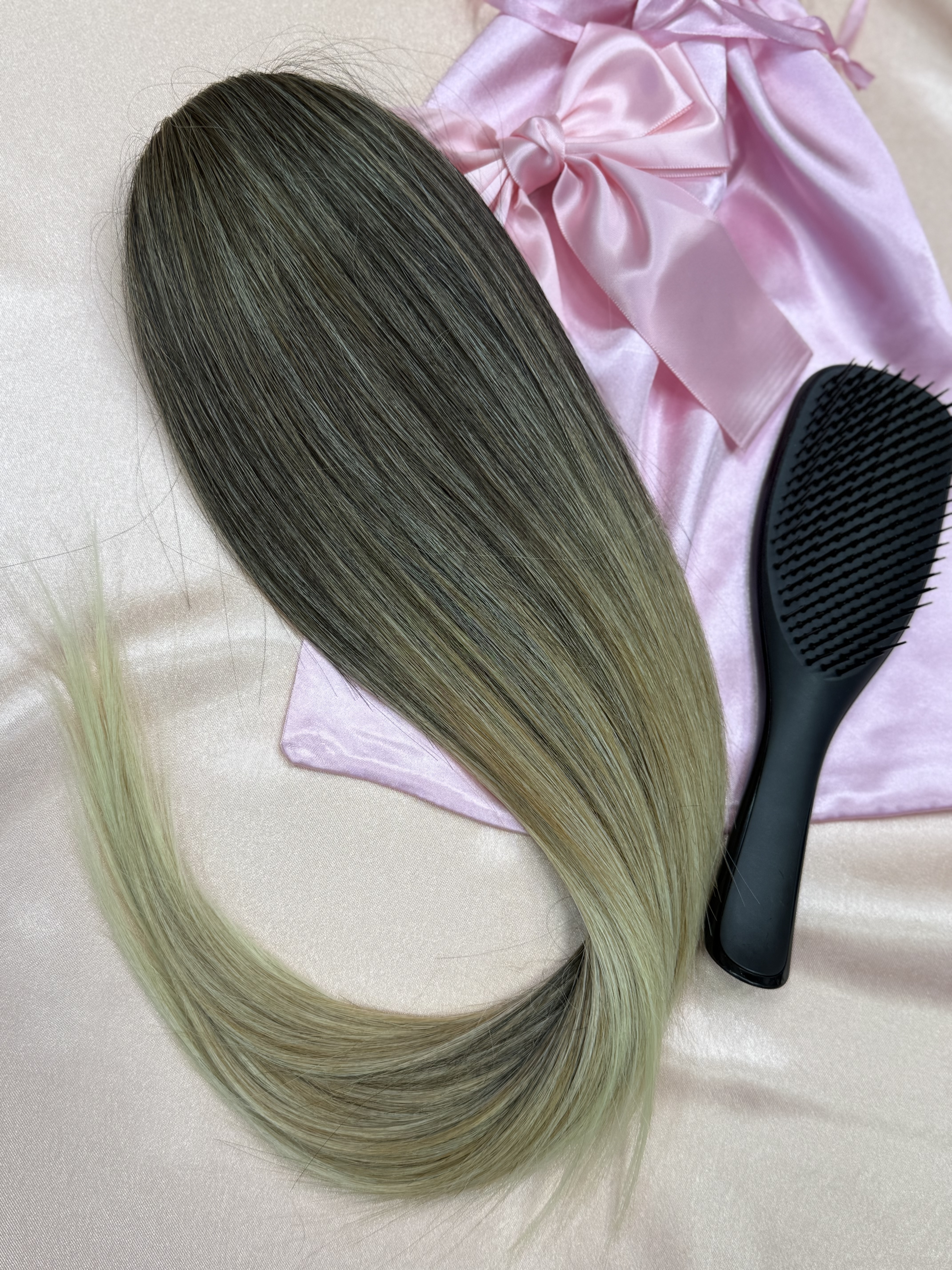 Kucyk Prosty Krótki ombre ciemny blond