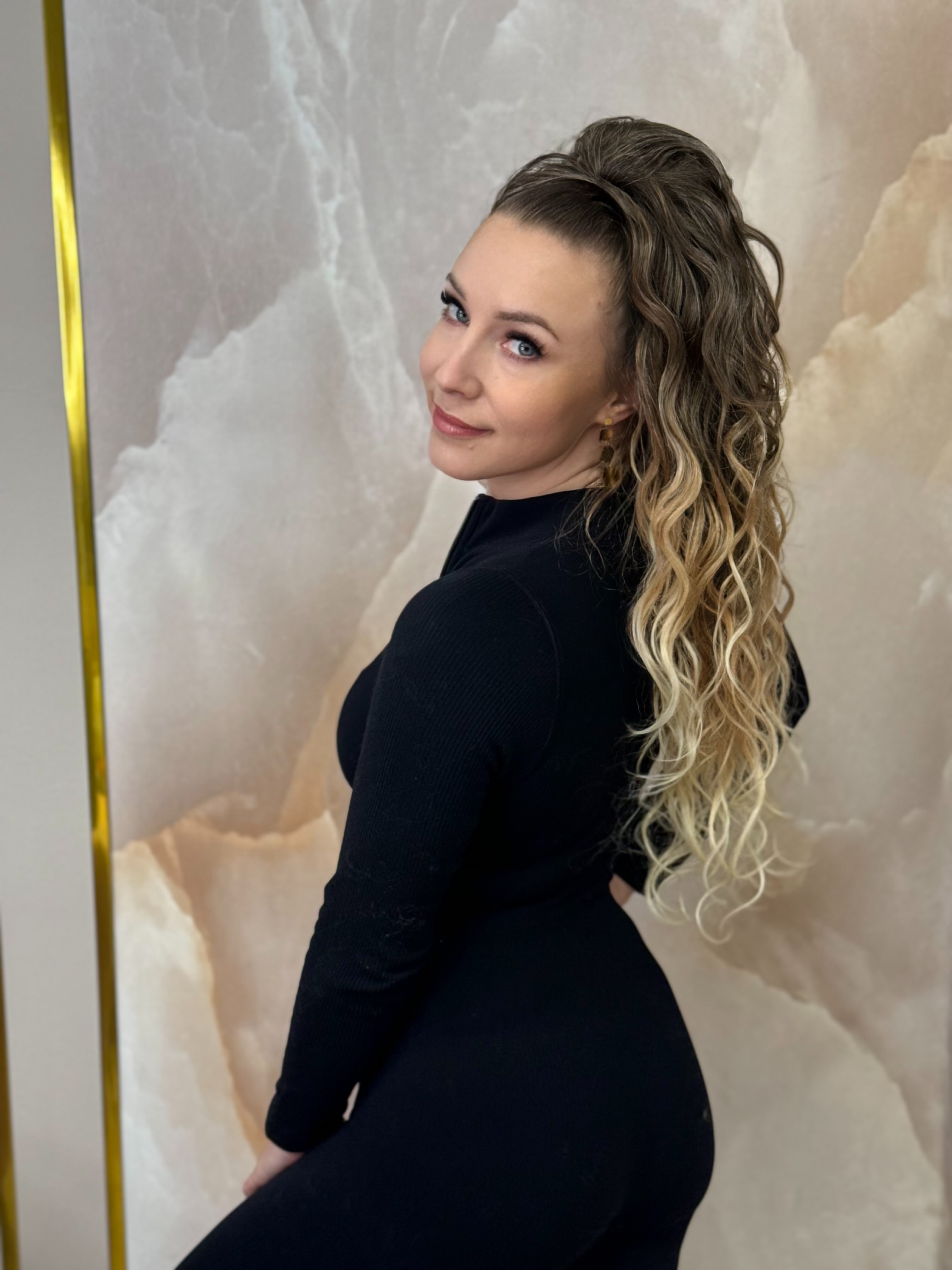 Kucyk długi Ocean Wave ombre ciemny blond