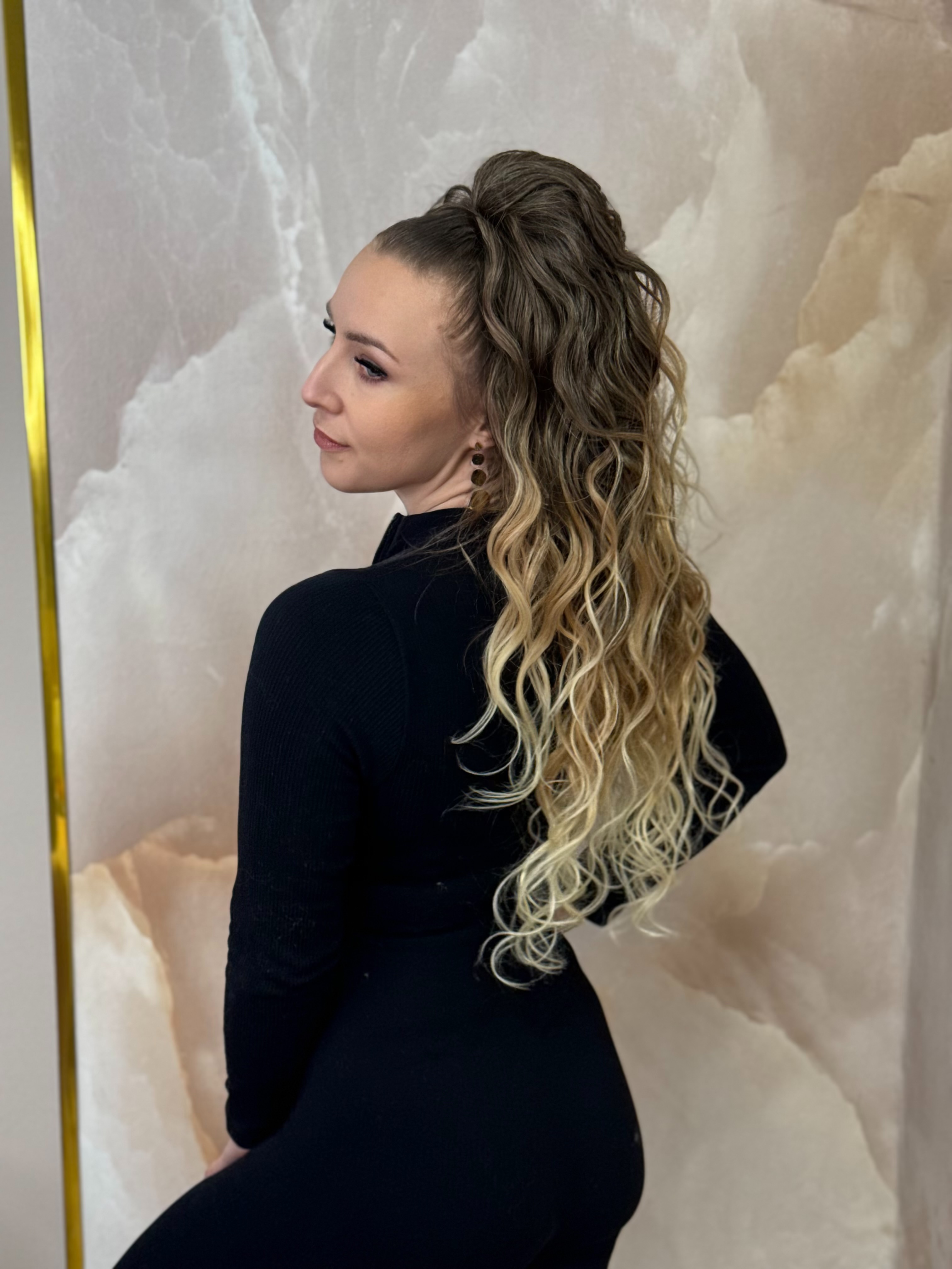 Kucyk długi Ocean Wave ombre ciemny blond