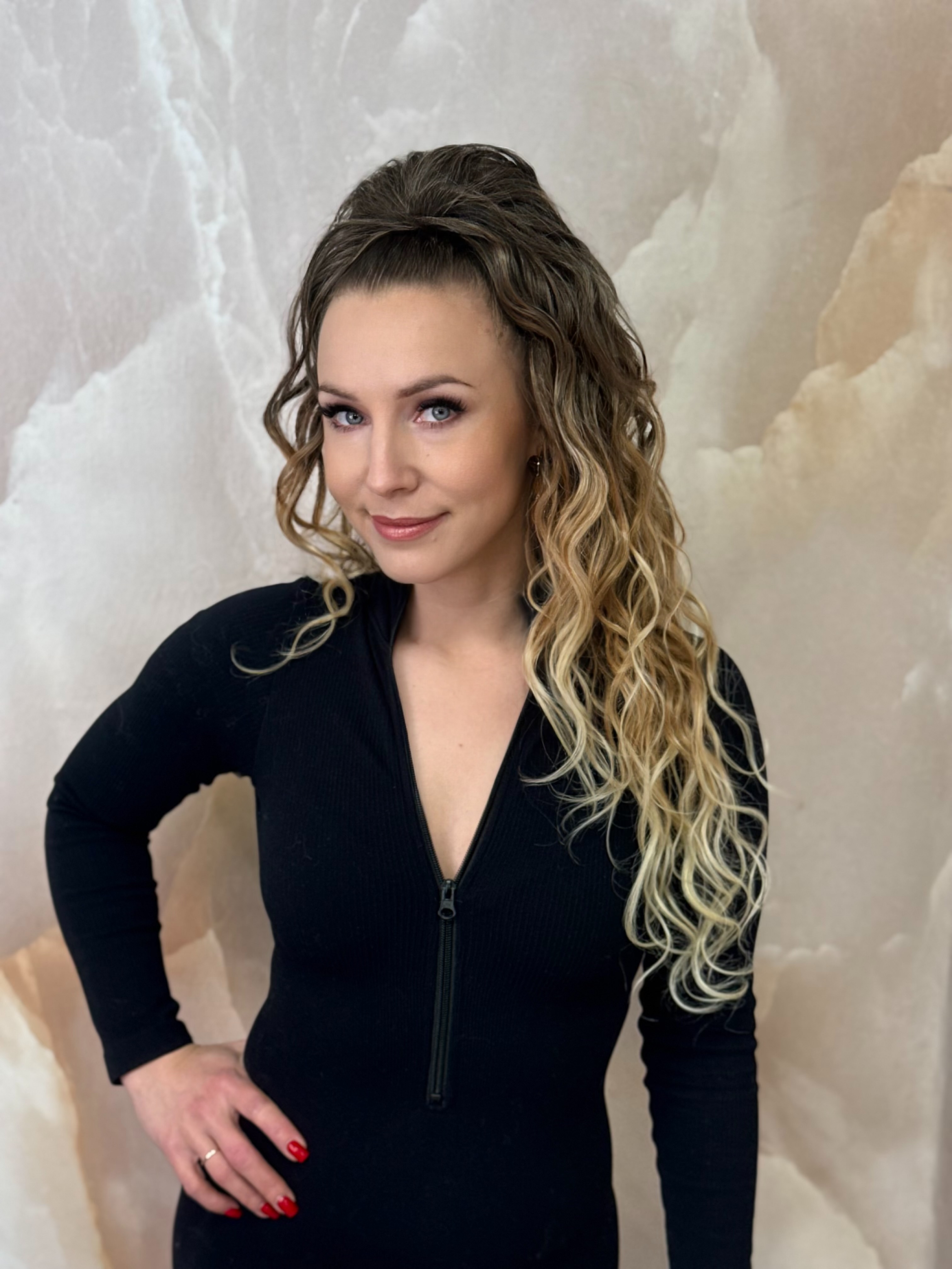 Kucyk długi Ocean Wave ombre ciemny blond