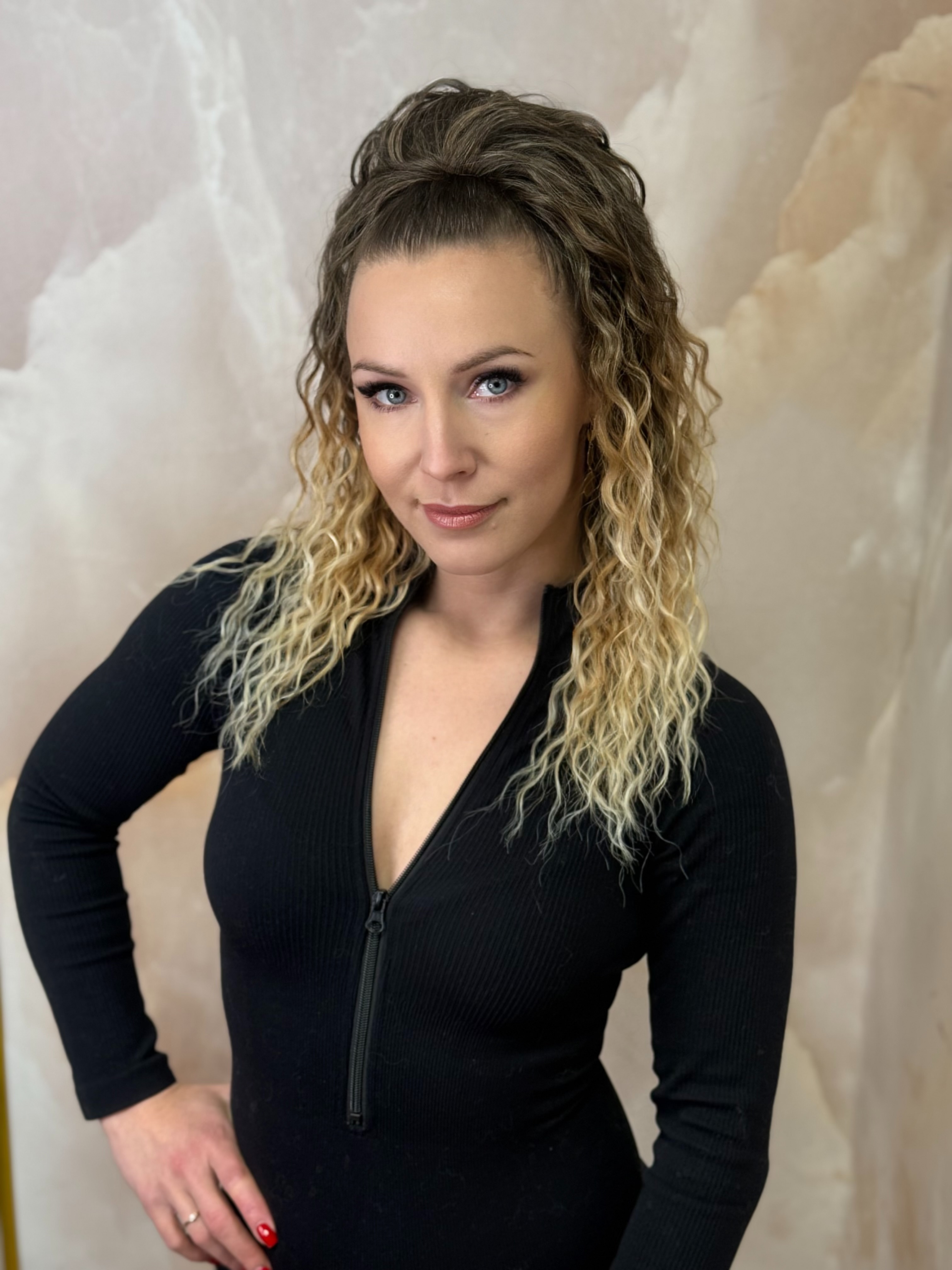 Kucyk Krótki Water Wave ombre ciemny blond