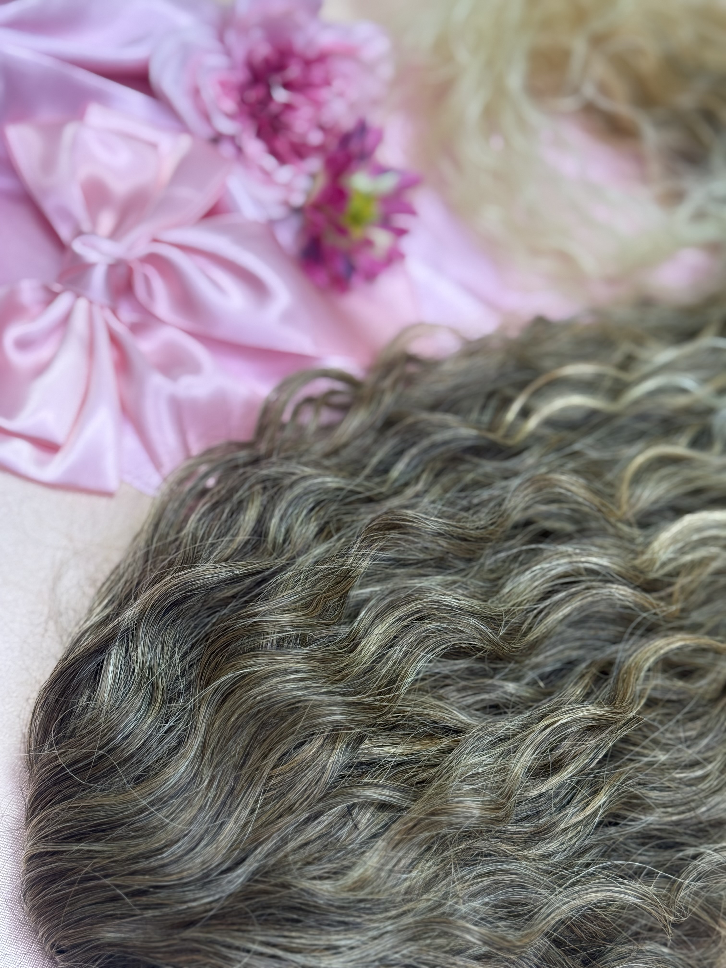 Kucyk Water Wave Długi Ombre ciemny blond