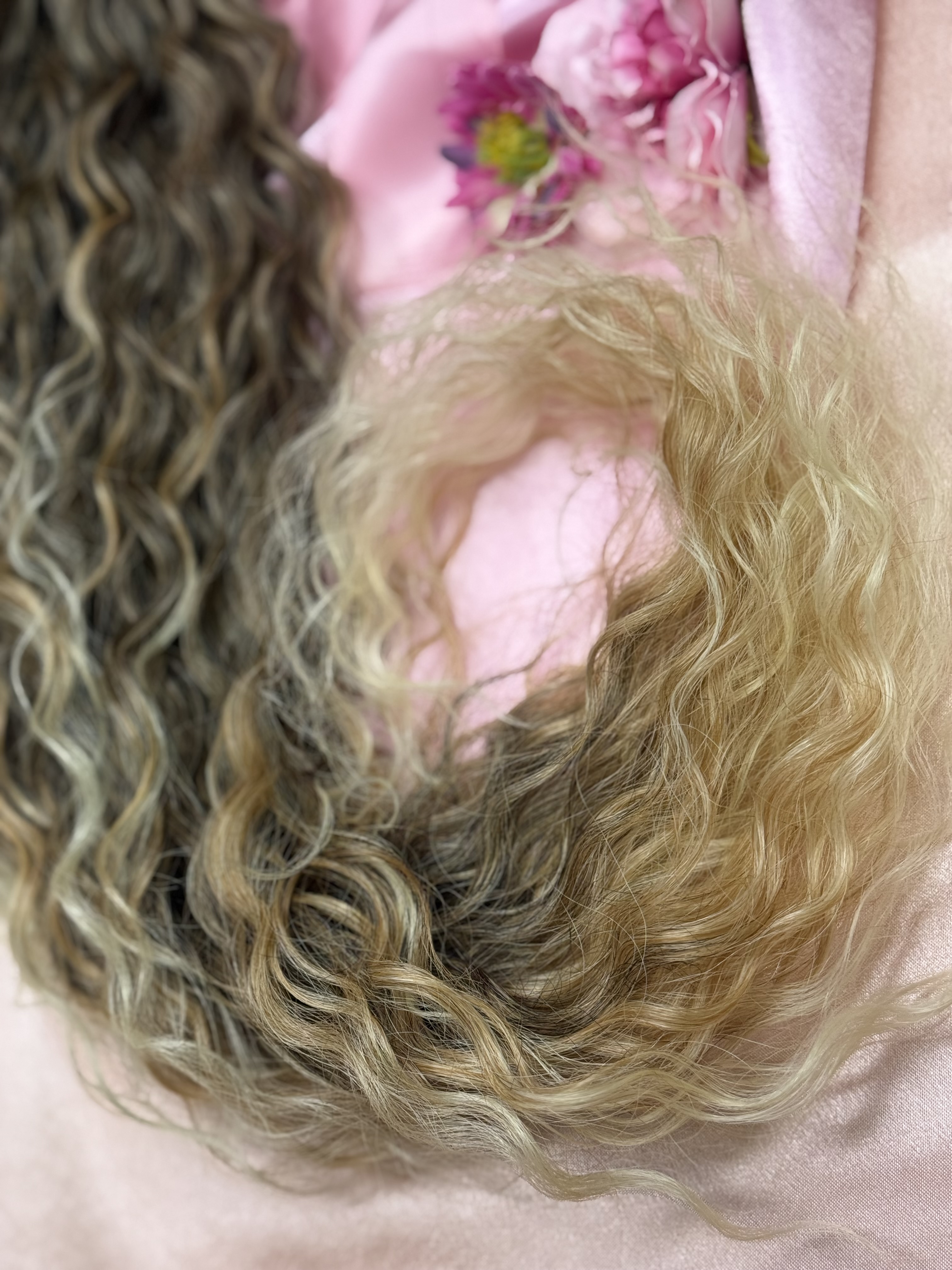 Kucyk Water Wave Długi Ombre ciemny blond