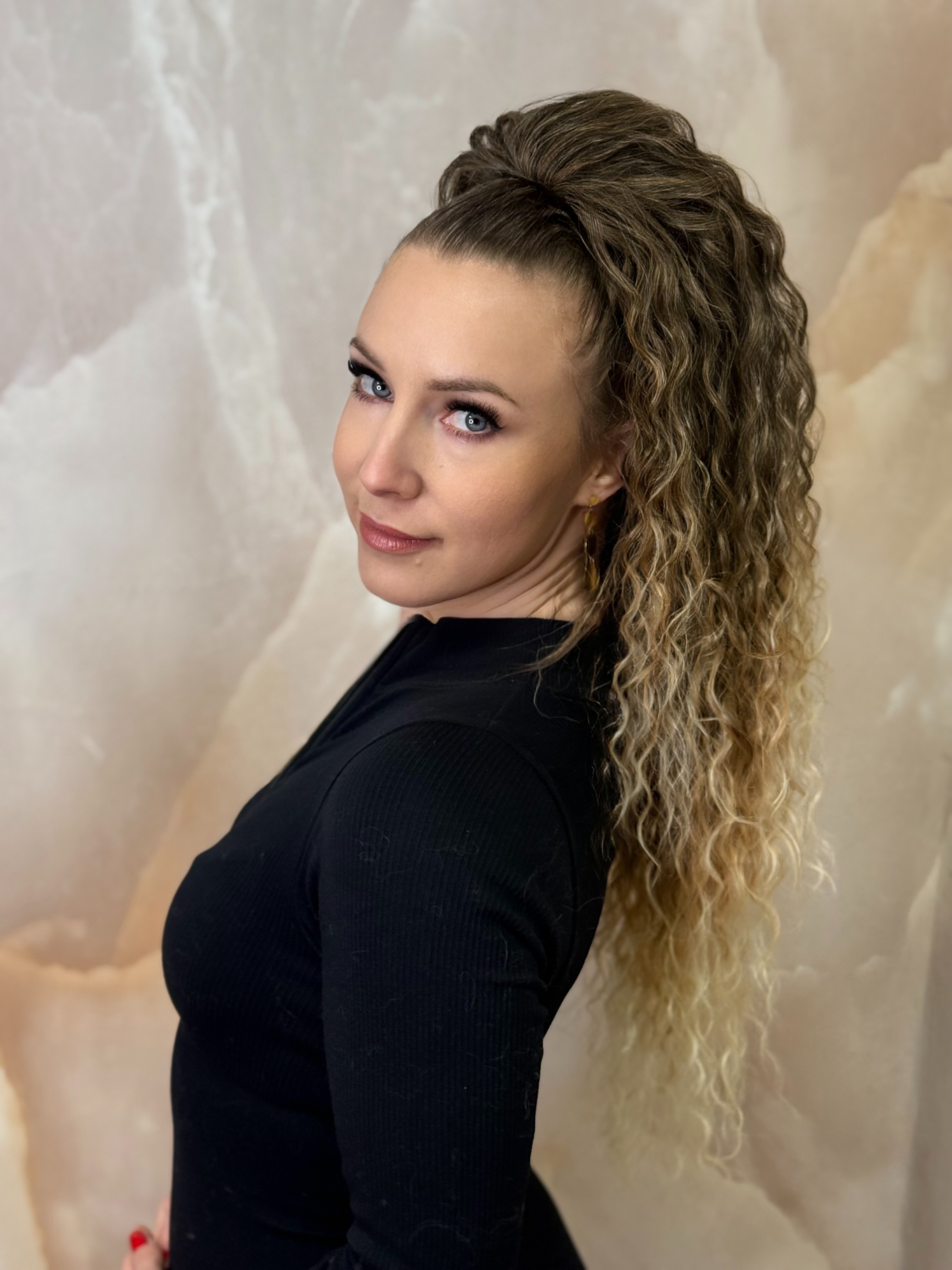 Kucyk Water Wave Długi Ombre ciemny blond