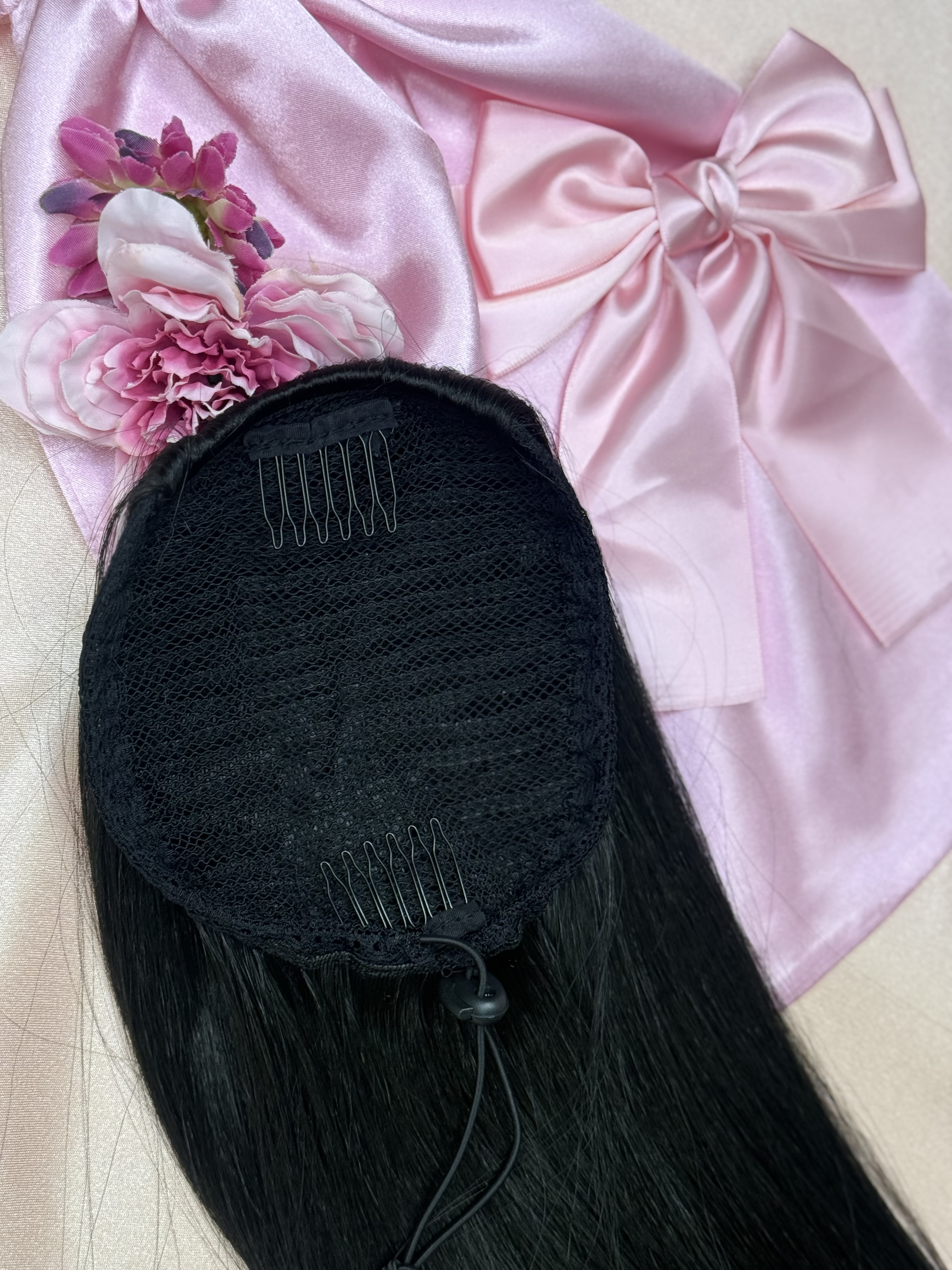 Kucyk Czarny Krótki Prosty