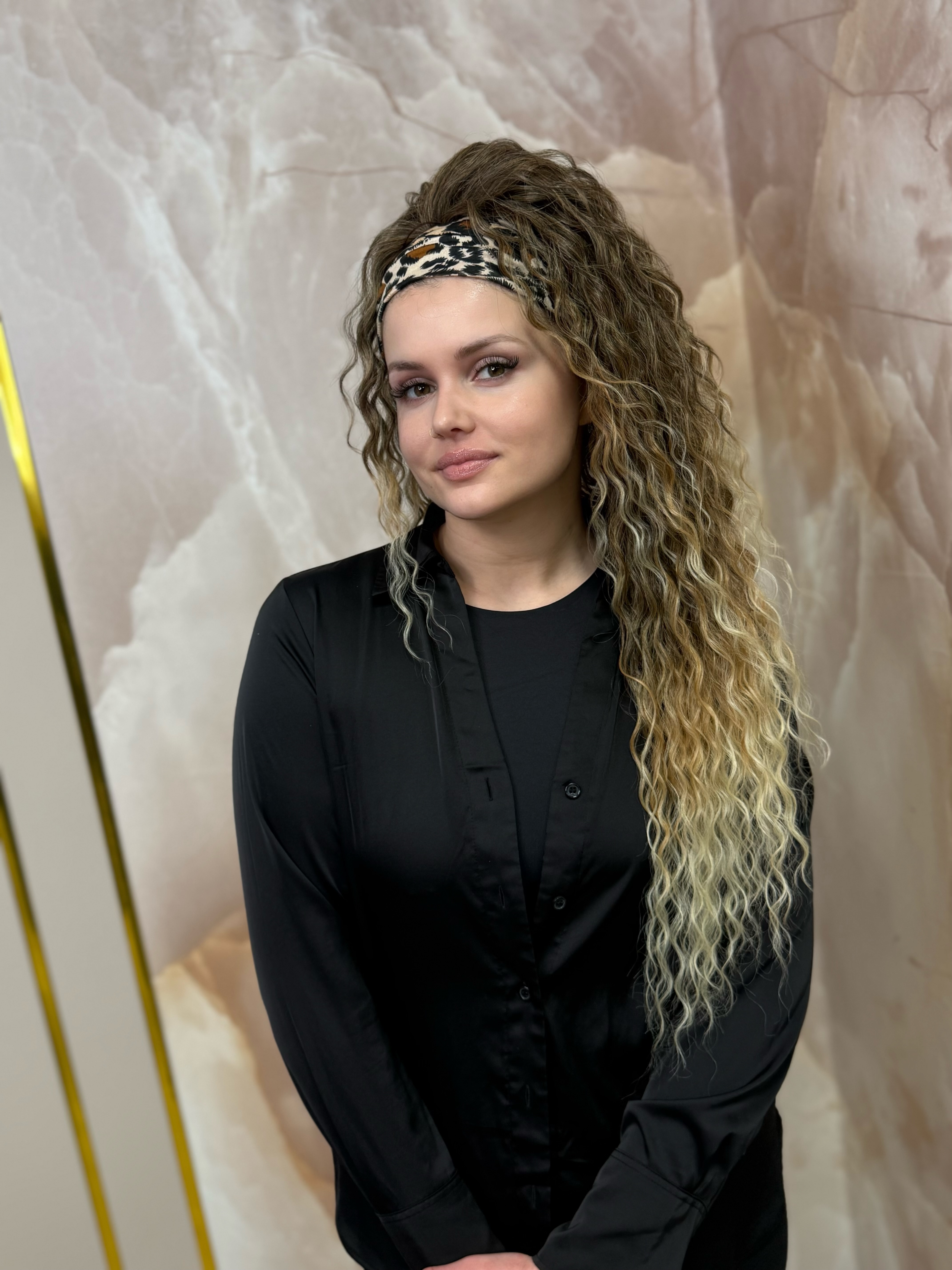 Kucyk Water Wave Długi Ombre ciemny blond