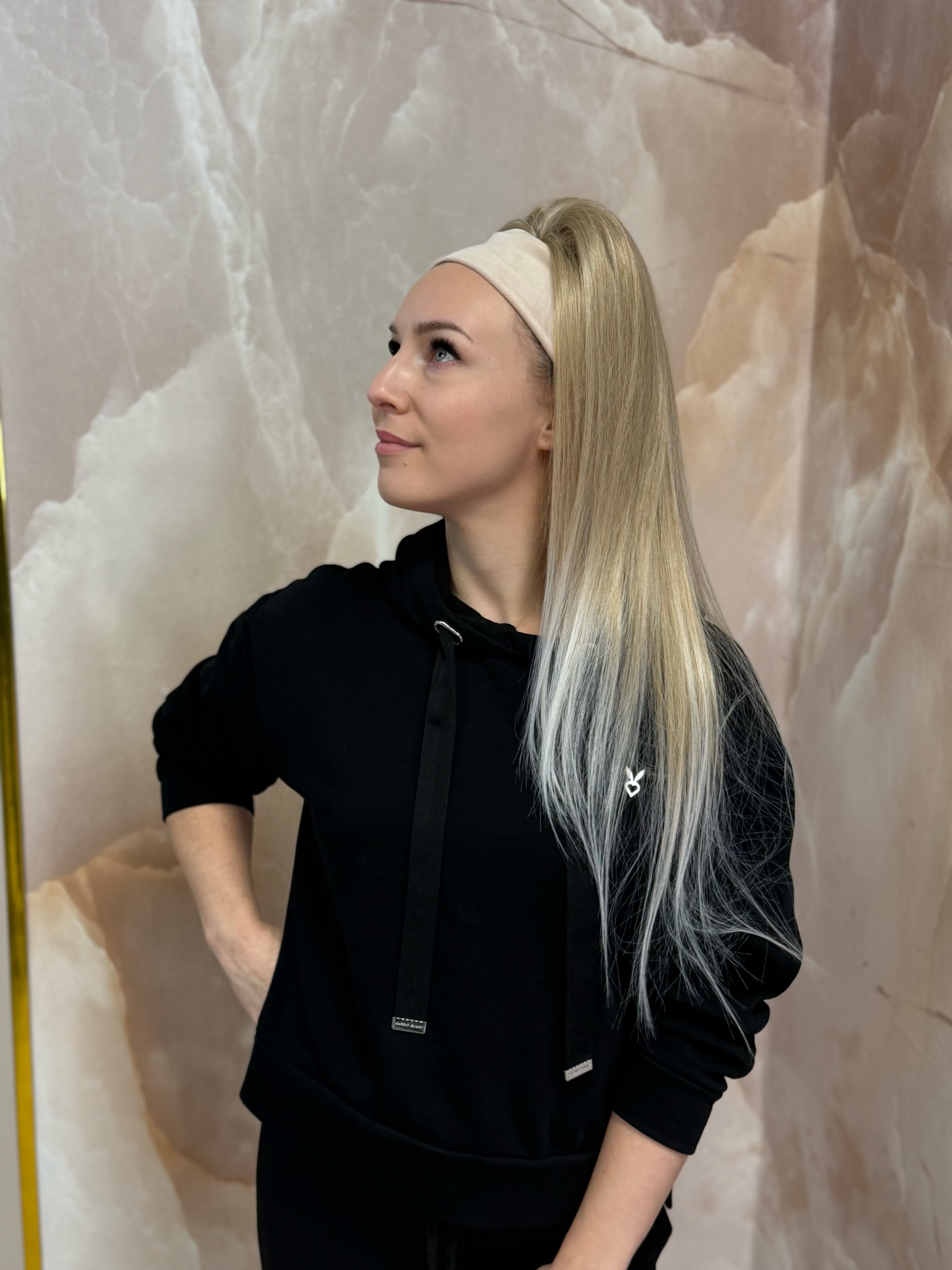 Kucyk Prosty Długi Jasny Blond