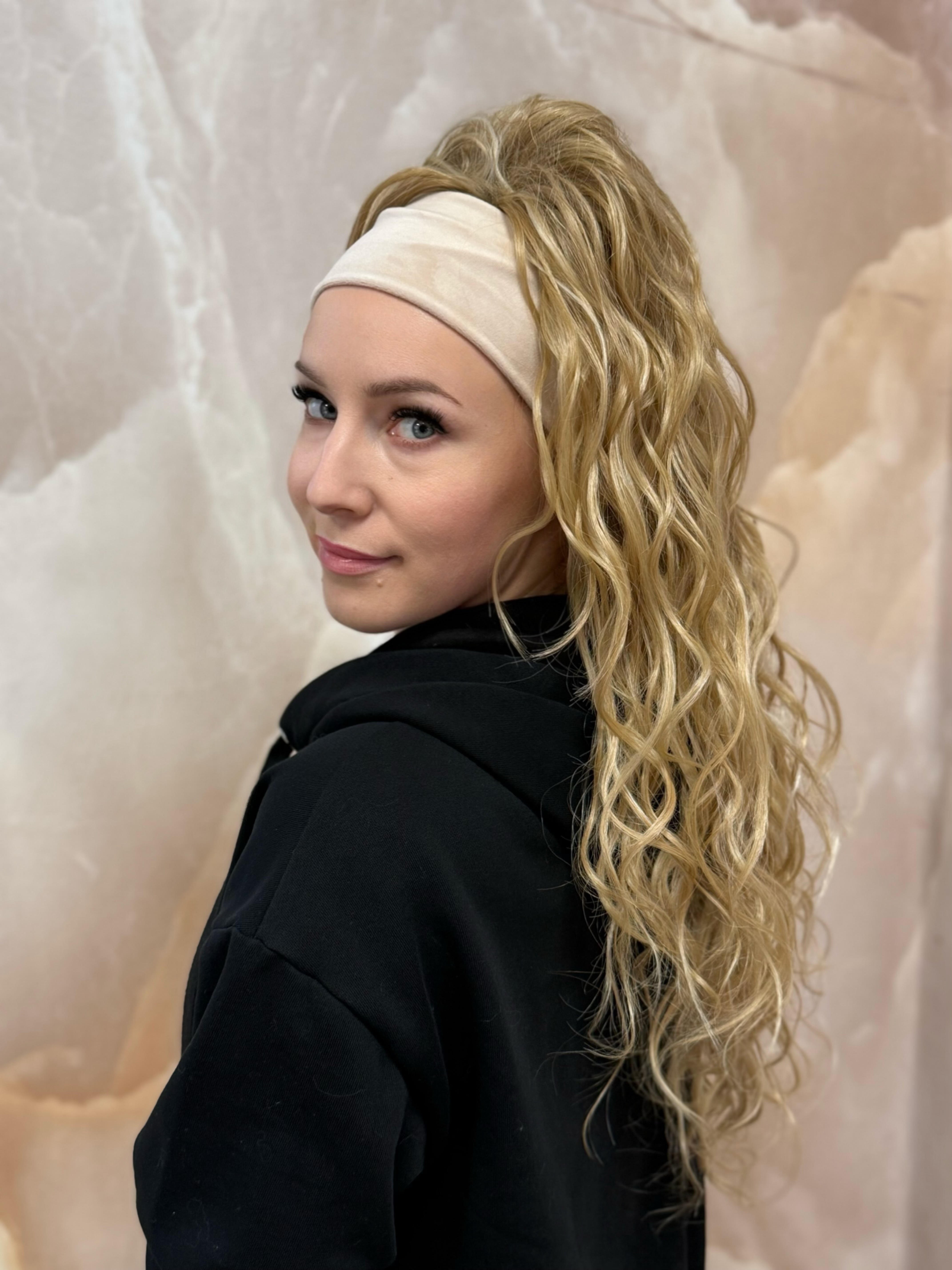 Kucyk Ocean Wave Długi Ciepły Blond