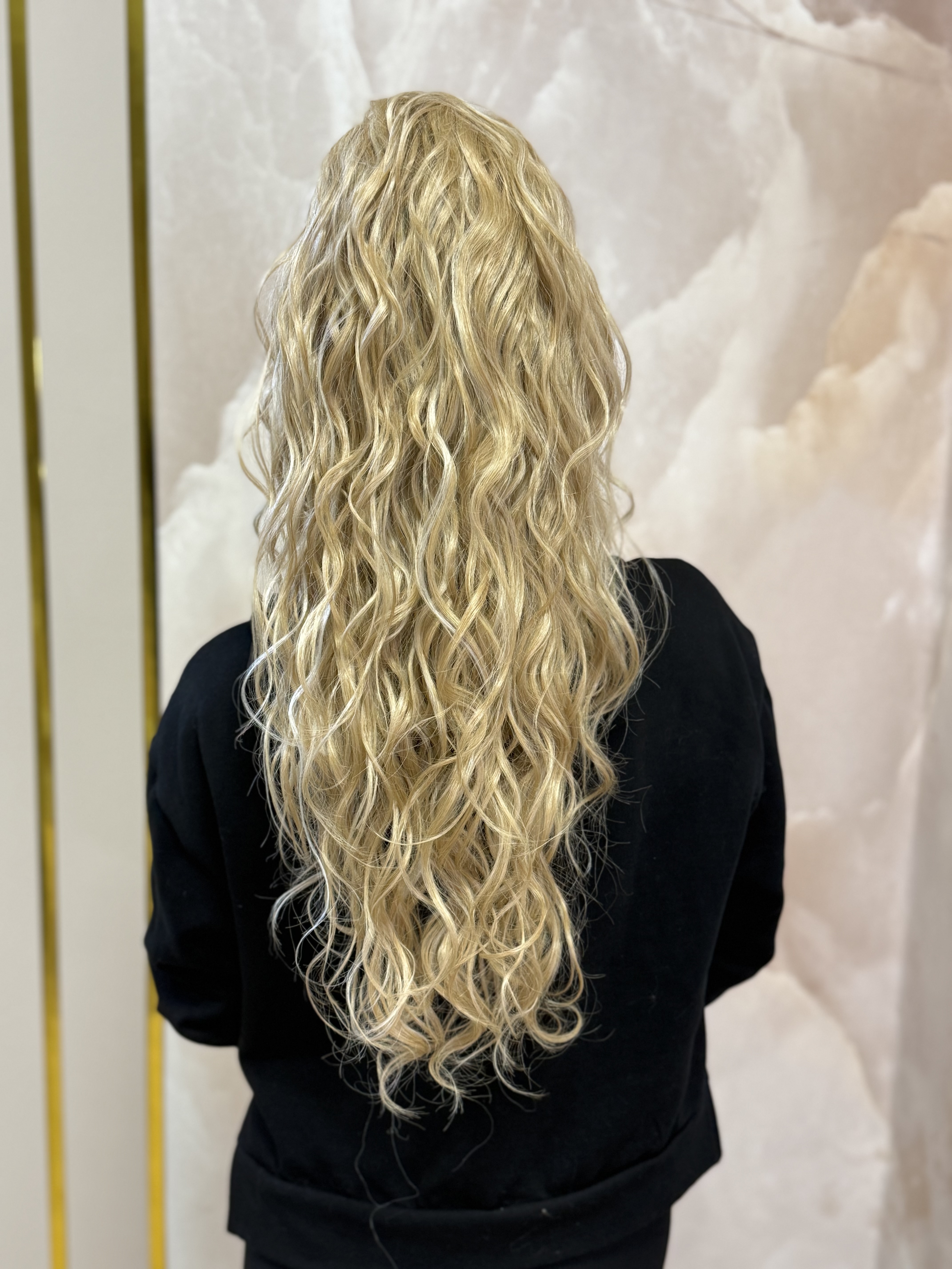 Kucyk Ocean Wave Długi Ciepły Blond