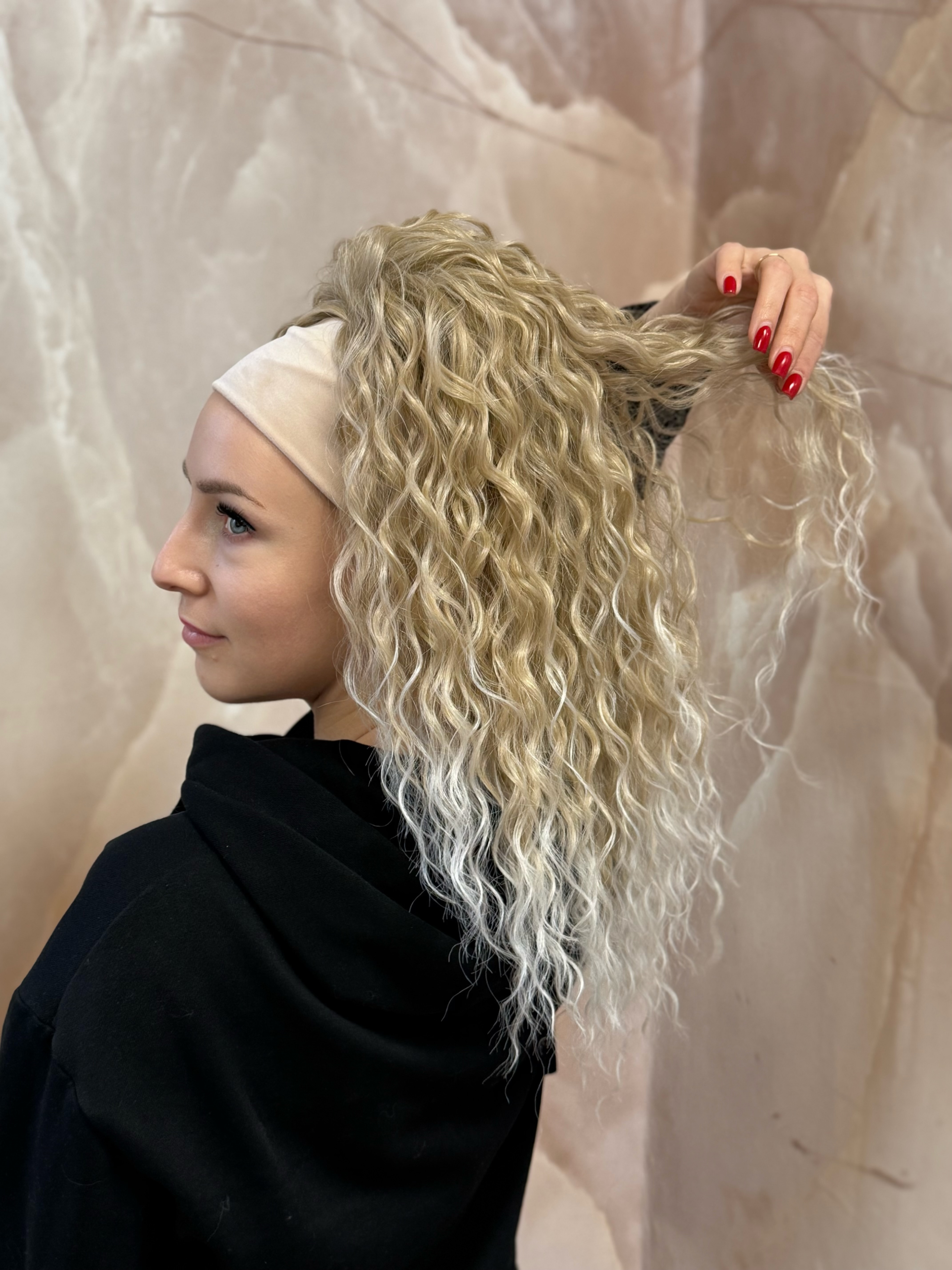 Kucyk Water Wave Krótki Jasny Blond