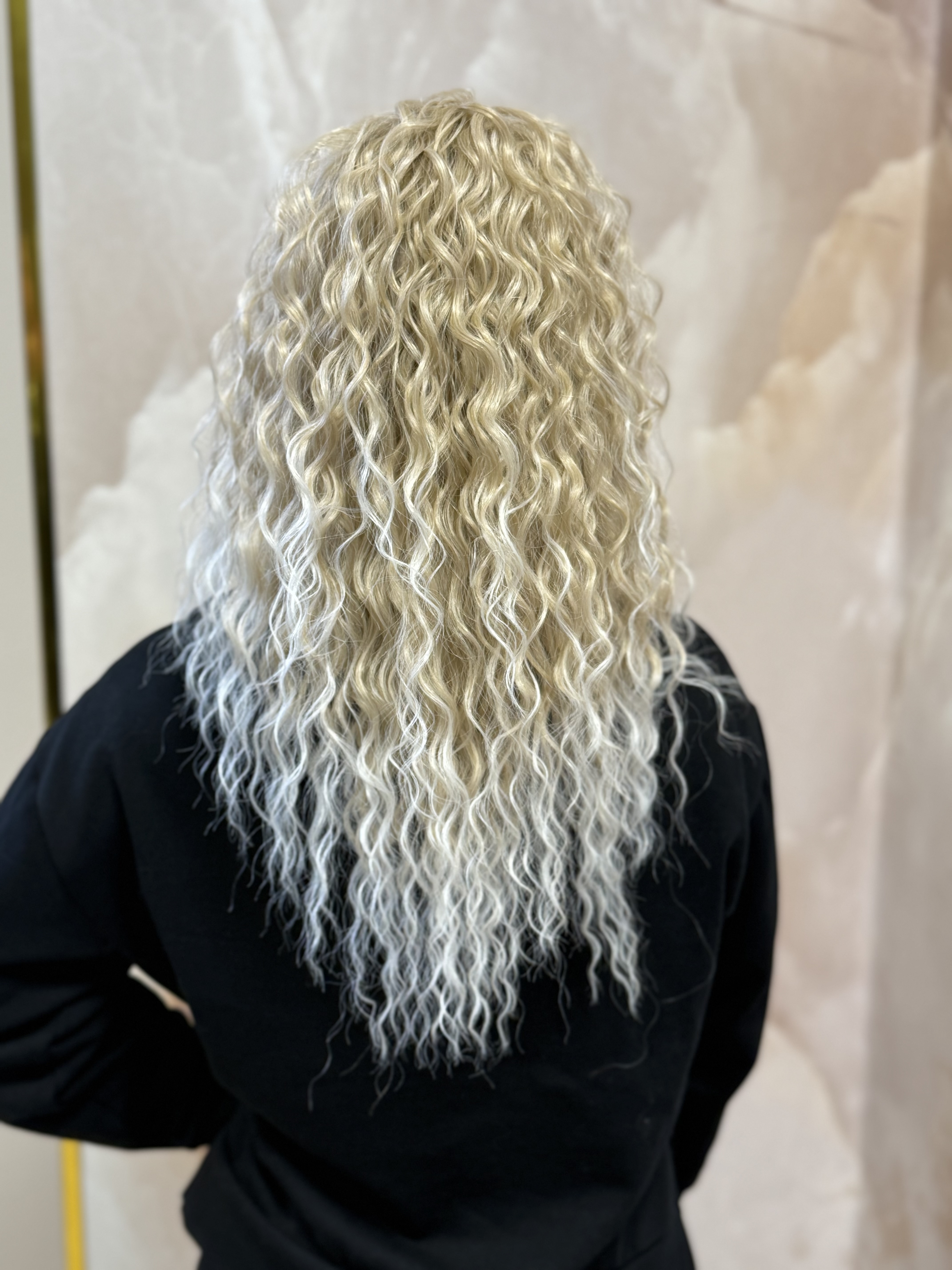 Kucyk Water Wave Krótki Jasny Blond