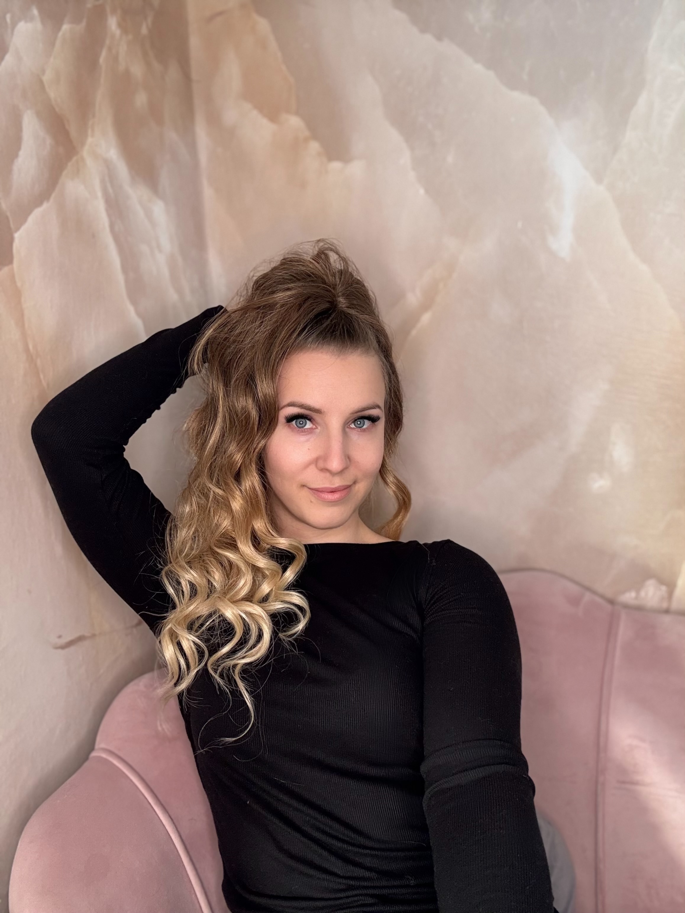 Kucyk Długi Falowany Ciemny Blond Ombre