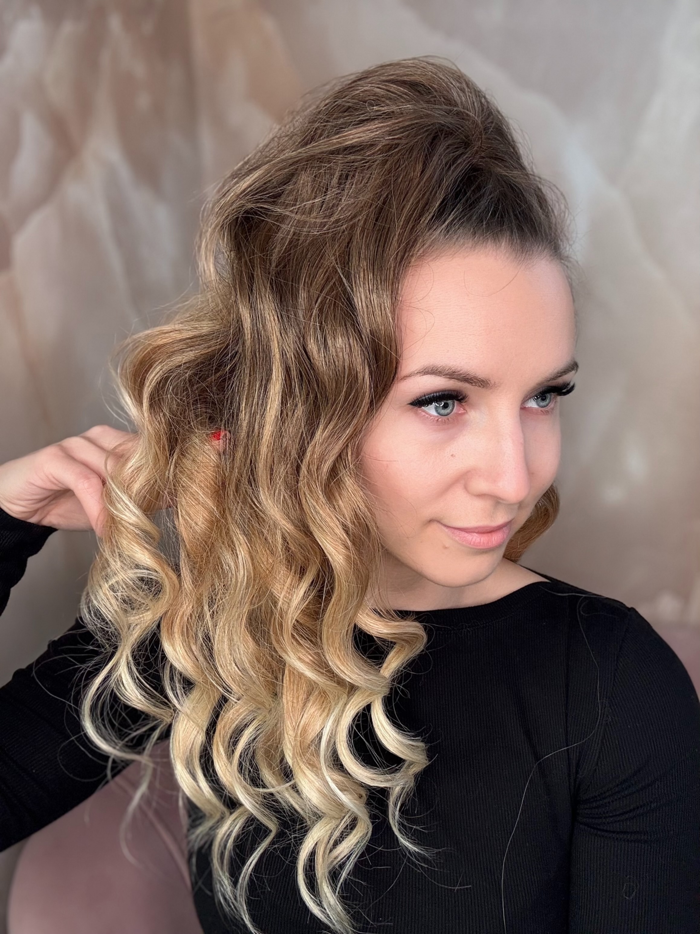 Kucyk Długi Falowany Ciemny Blond Ombre