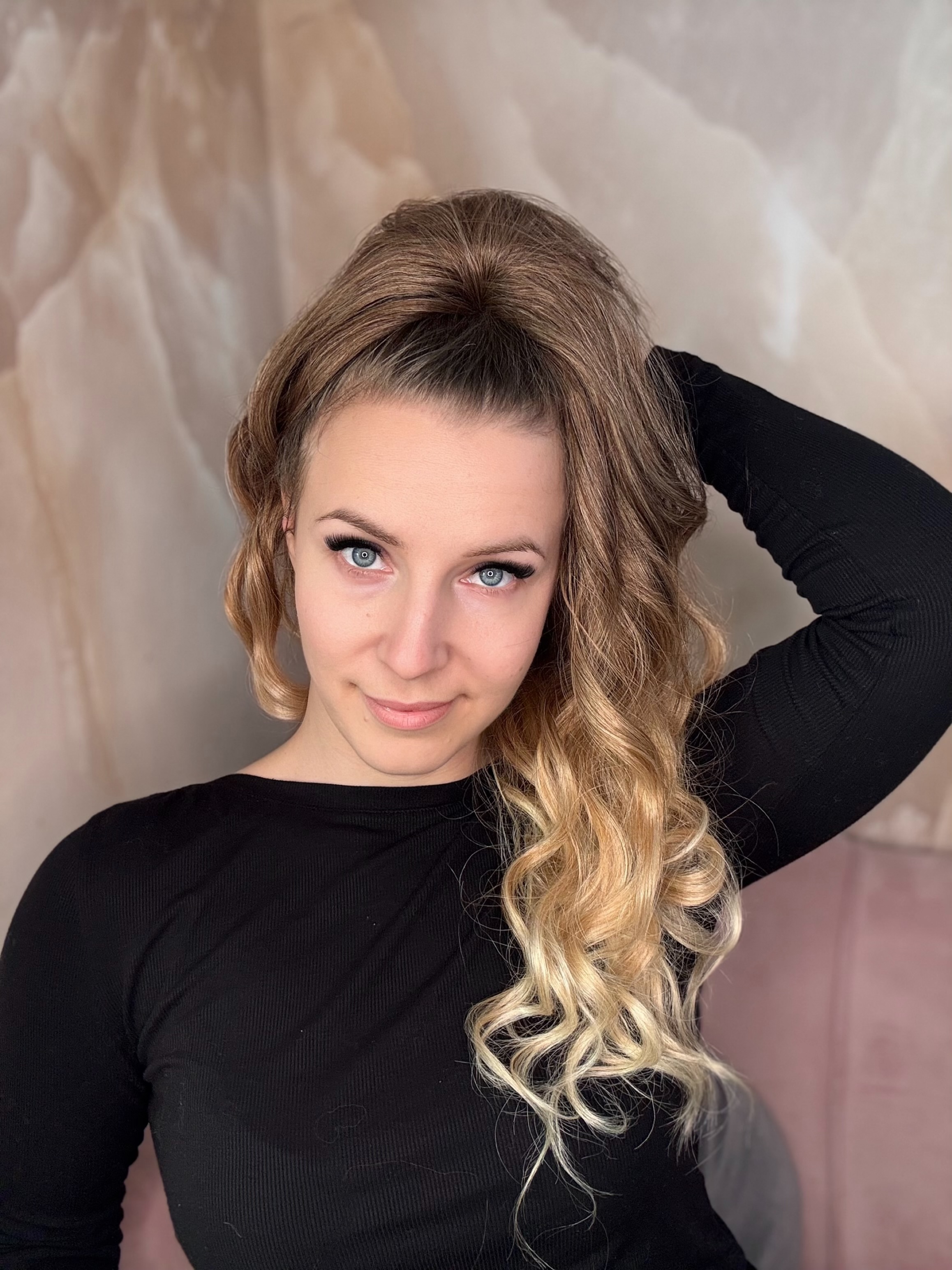 Kucyk Długi Falowany Ciemny Blond Ombre