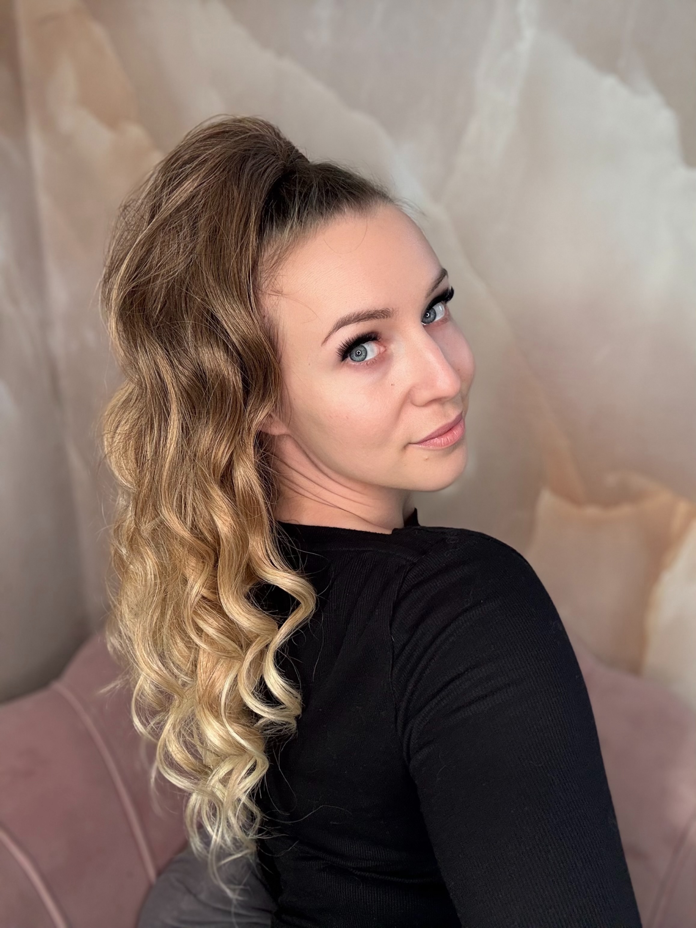 Kucyk Długi Falowany Ciemny Blond Ombre