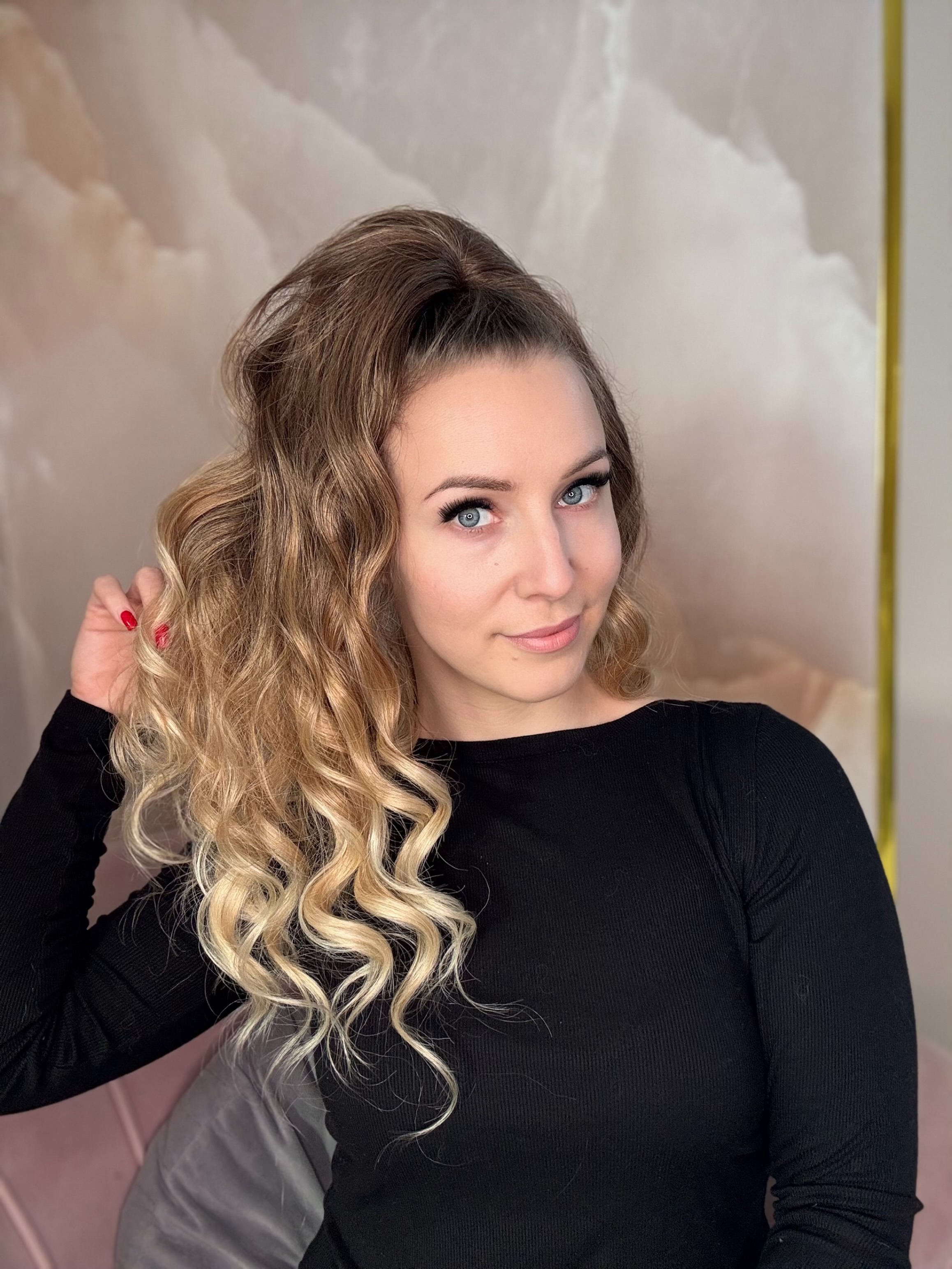 Kucyk Długi Falowany Ciemny Blond Ombre