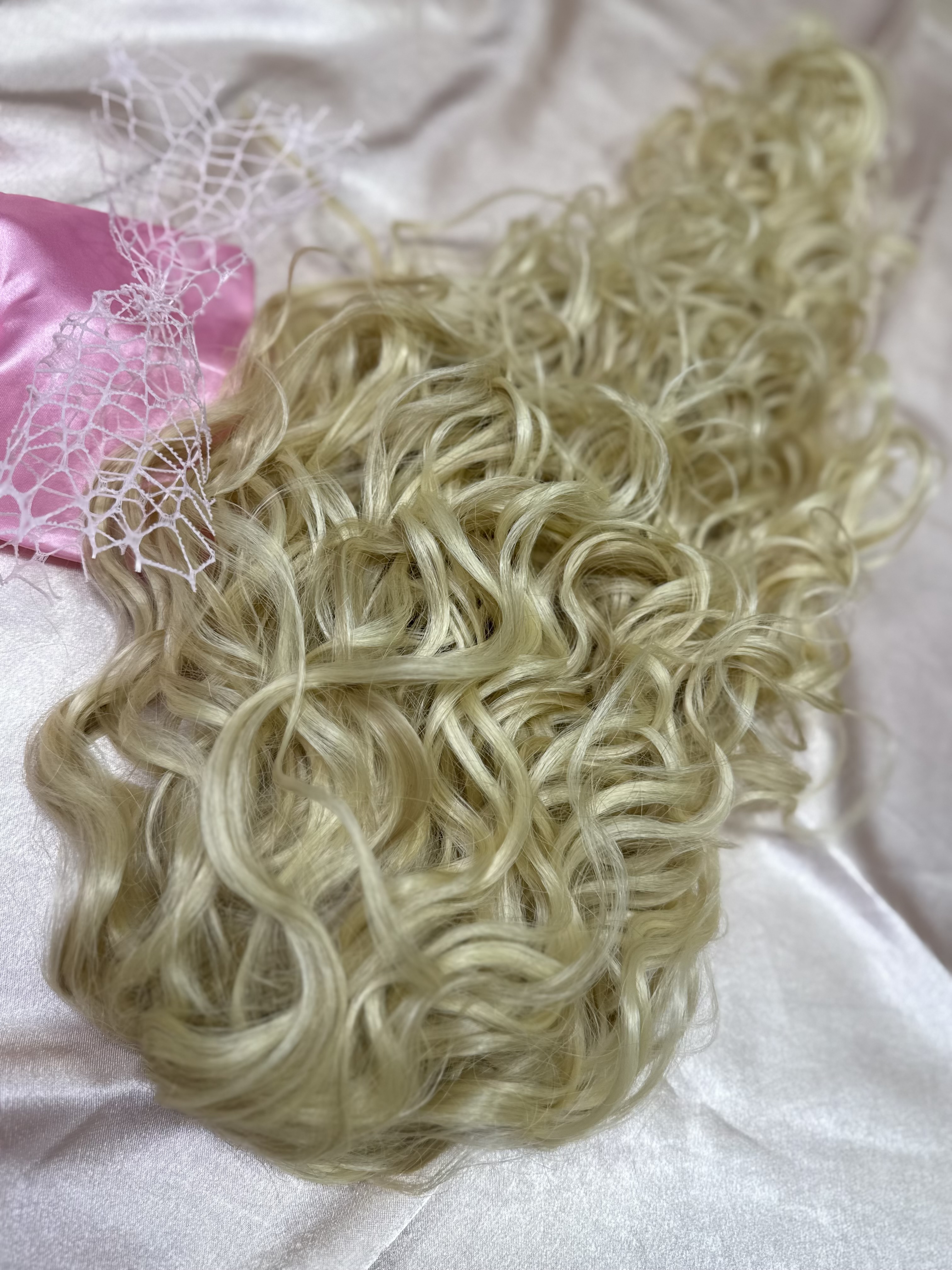 Kucyk Ocean Wave Długi Jasny Ciepły Blond