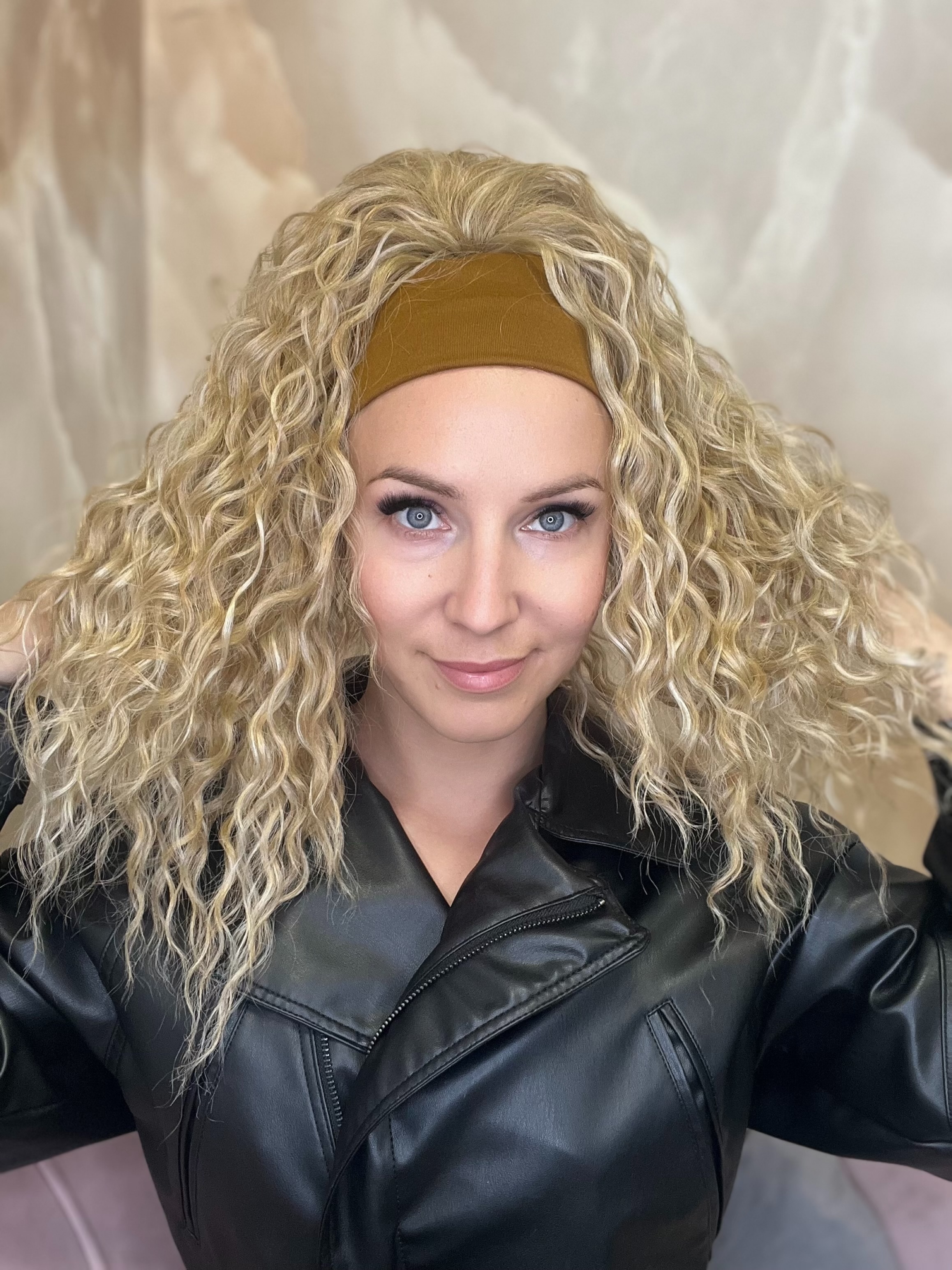 Kucyk Water Wave Krótki Beżowy Blond