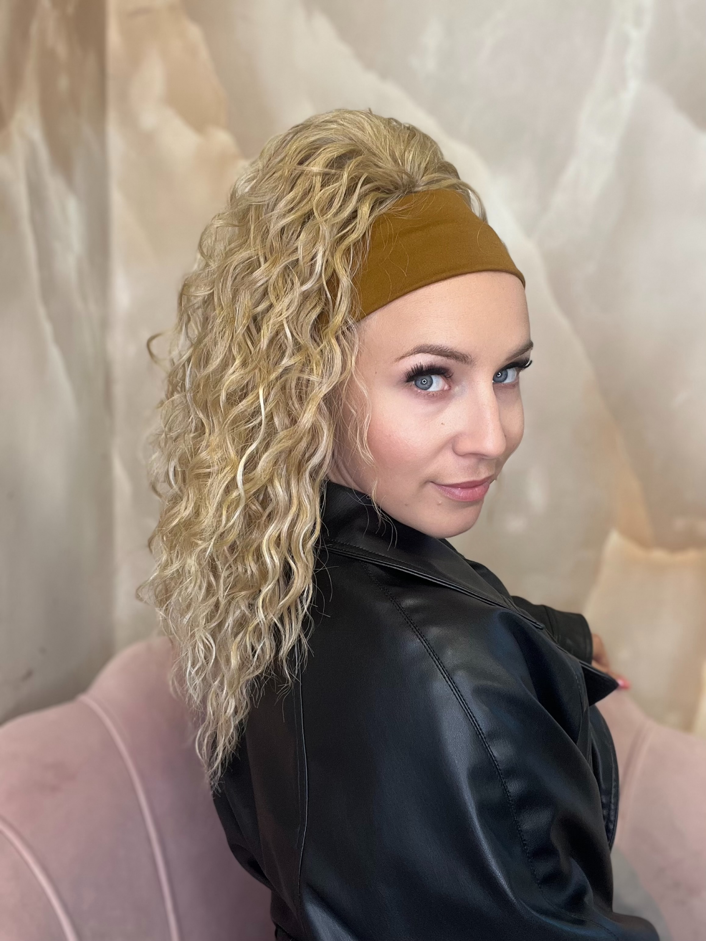 Kucyk Water Wave Krótki Beżowy Blond