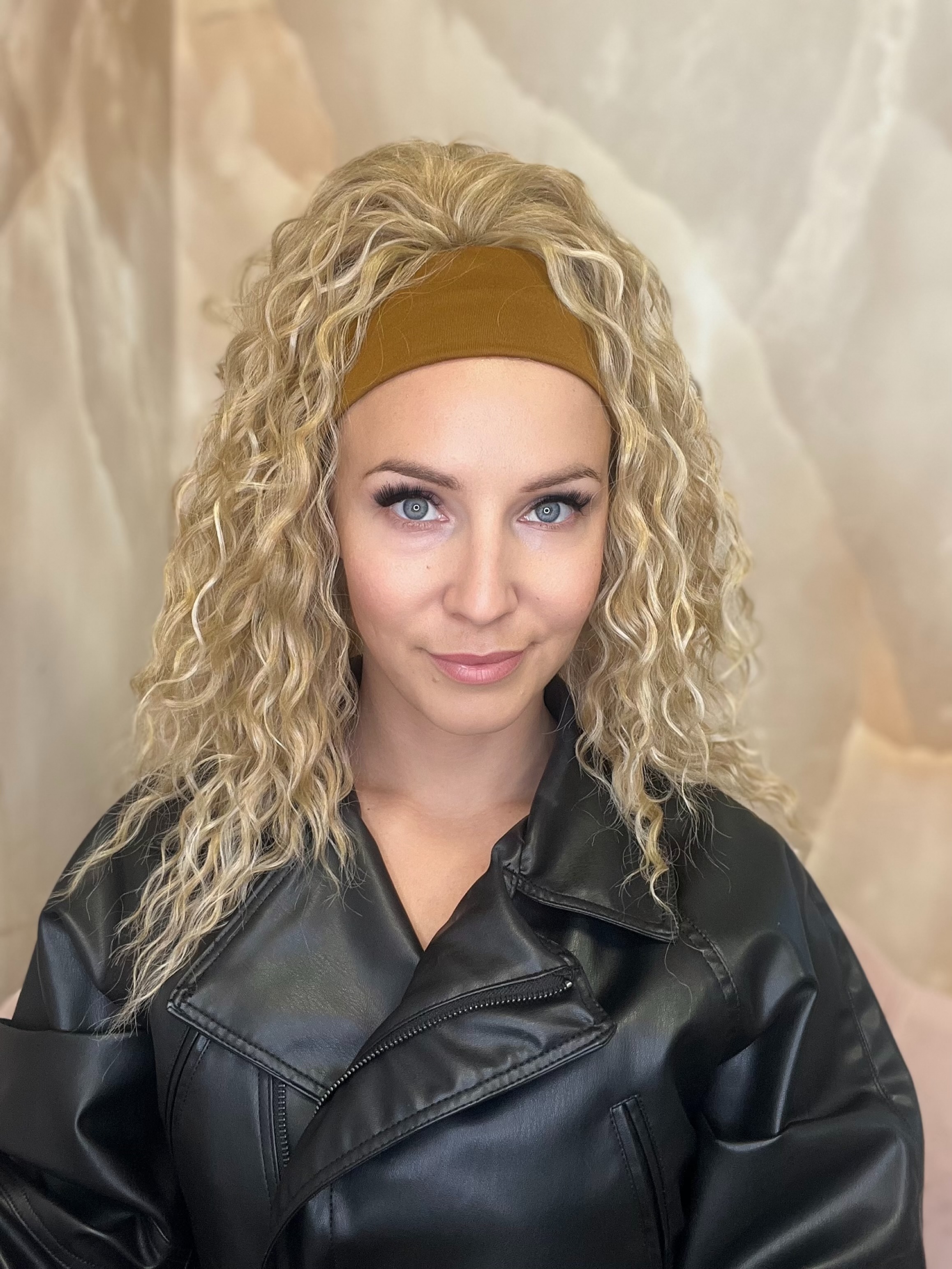 Kucyk Water Wave Krótki Beżowy Blond