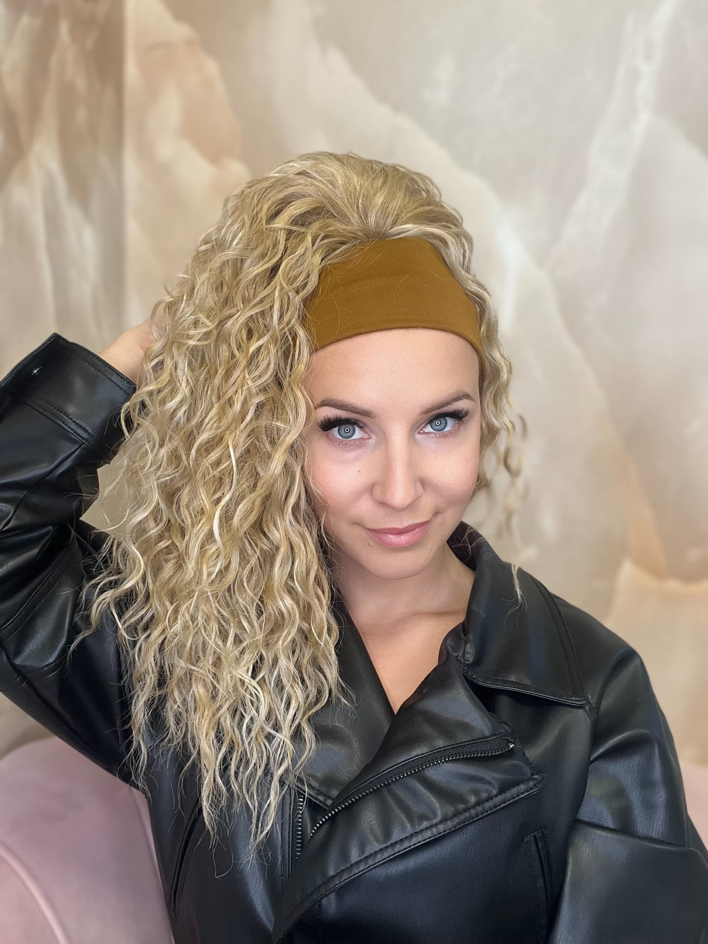 Kucyk Water Wave Krótki Beżowy Blond