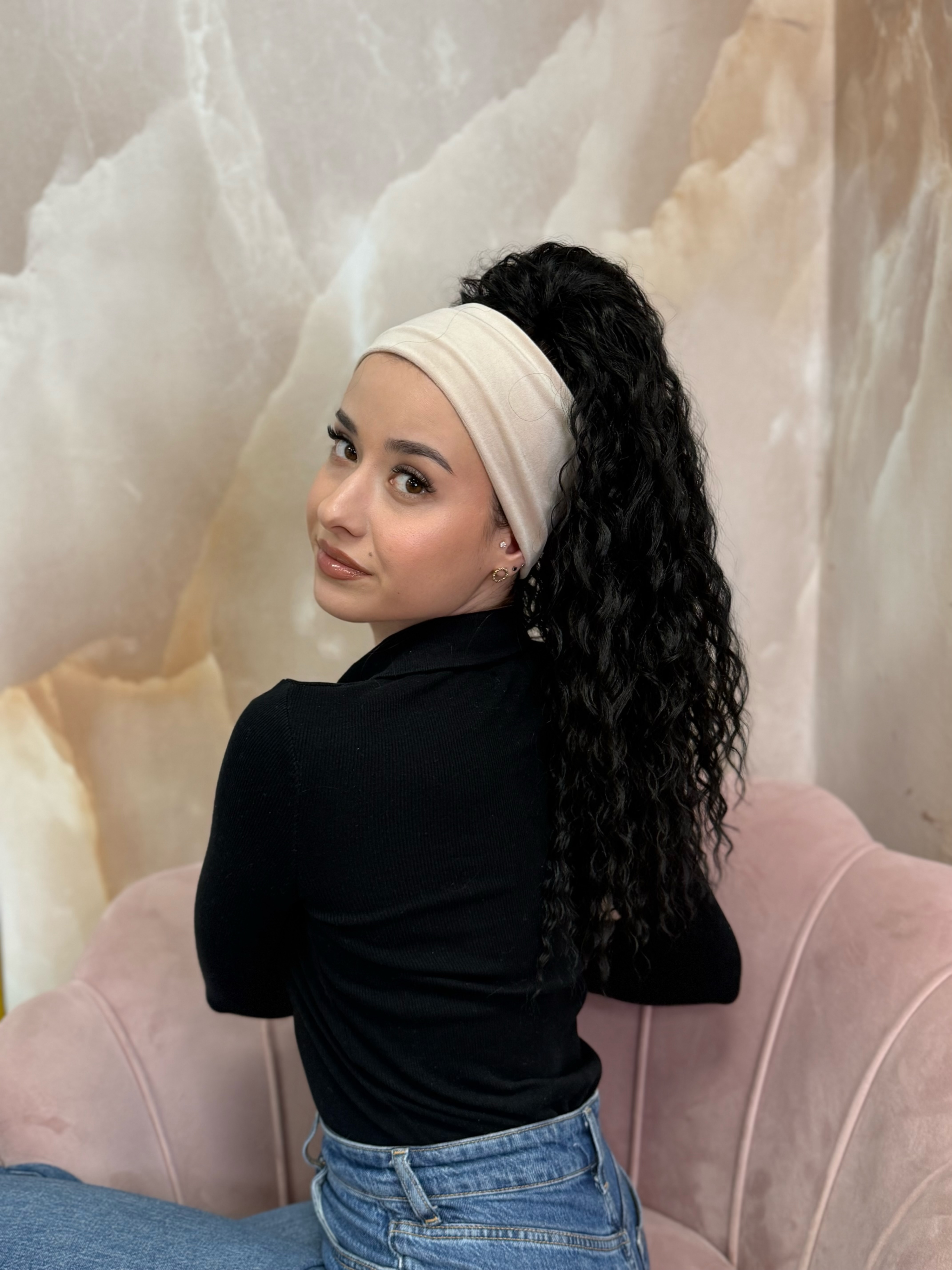 Kucyk Krótki Water Wave Czarny