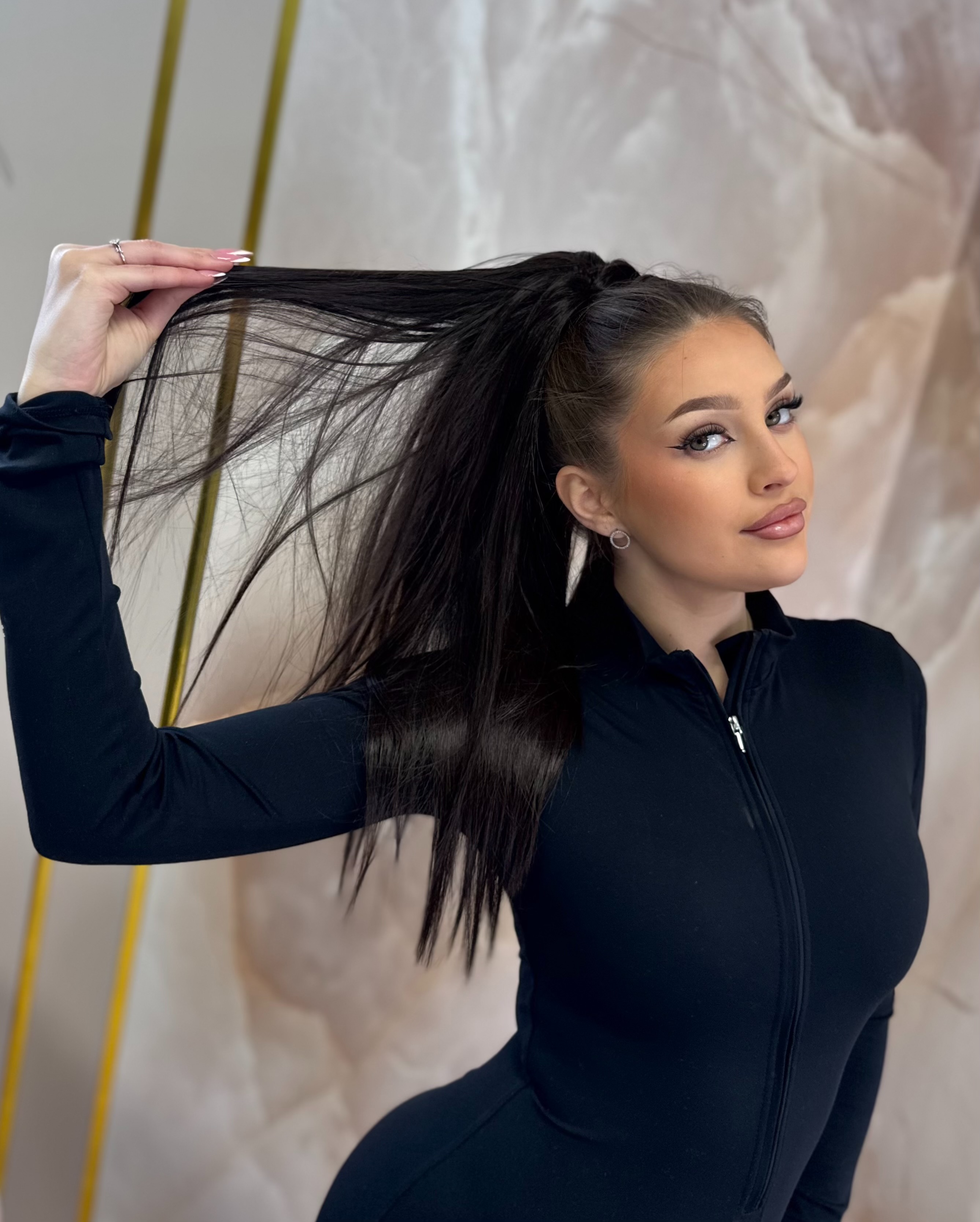 Kucyk Prosty Krótki Ciemny Brąz