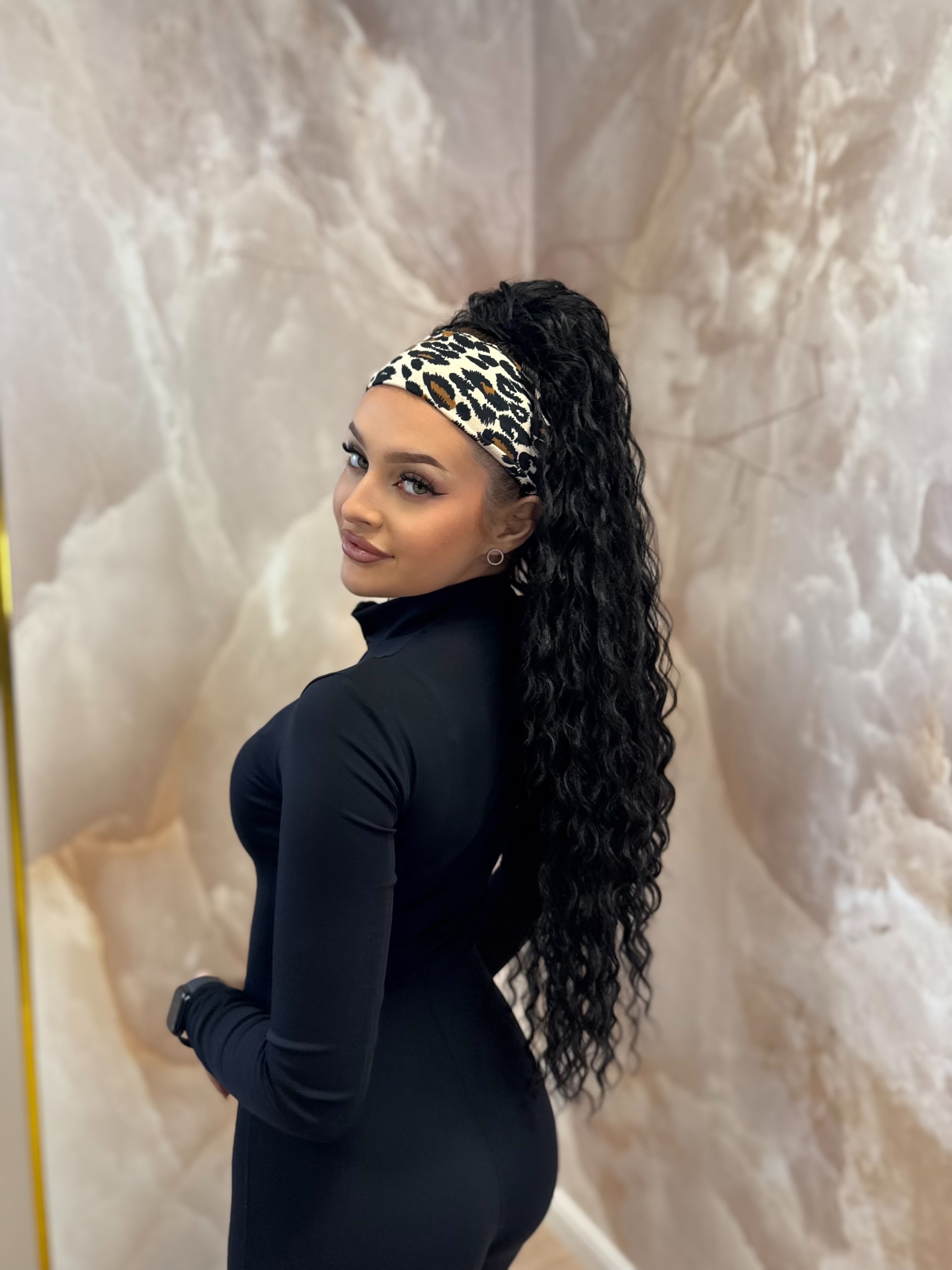 Kucyk Długi Water Wave Czarny