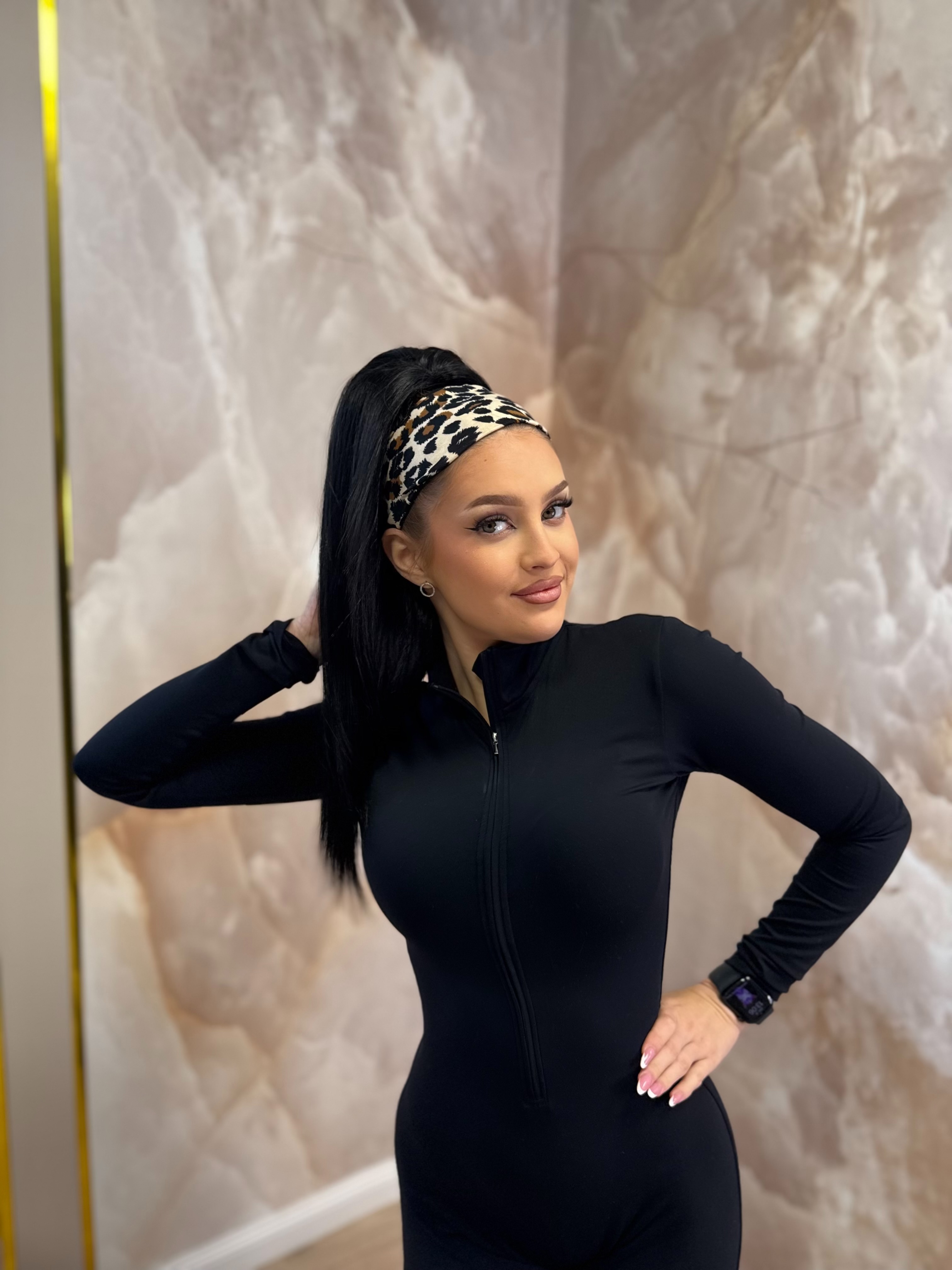 Kucyk Czarny Krótki Prosty