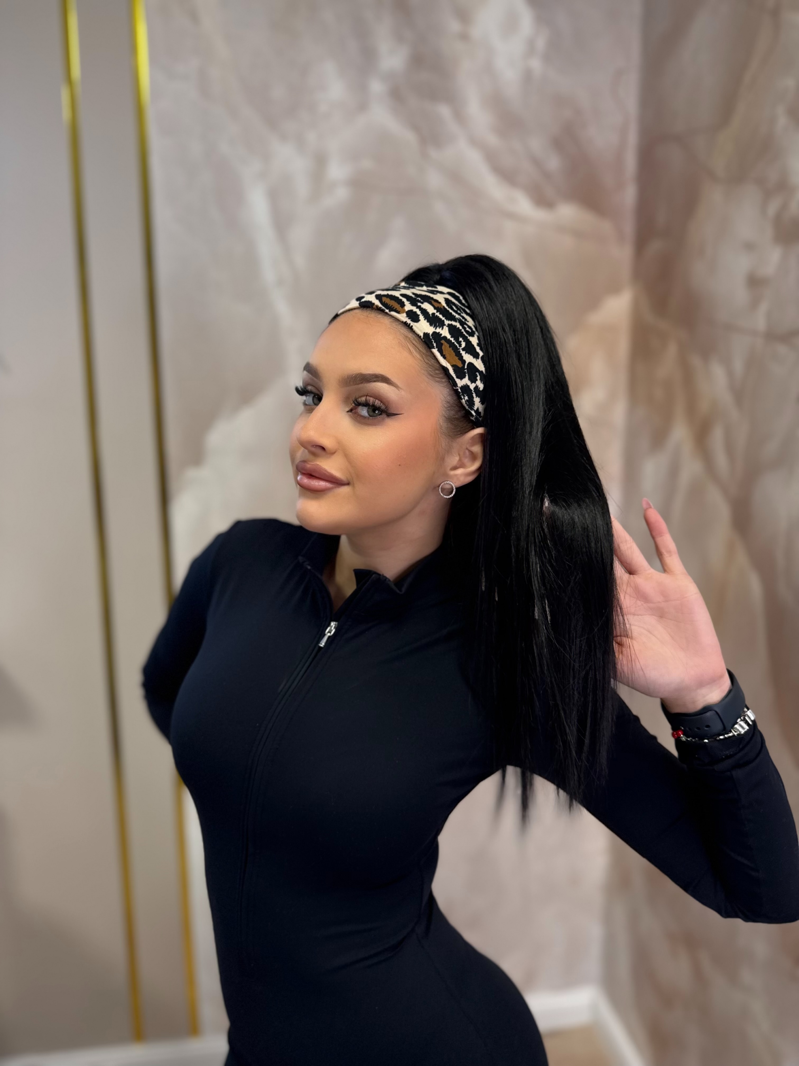 Kucyk Czarny Krótki Prosty