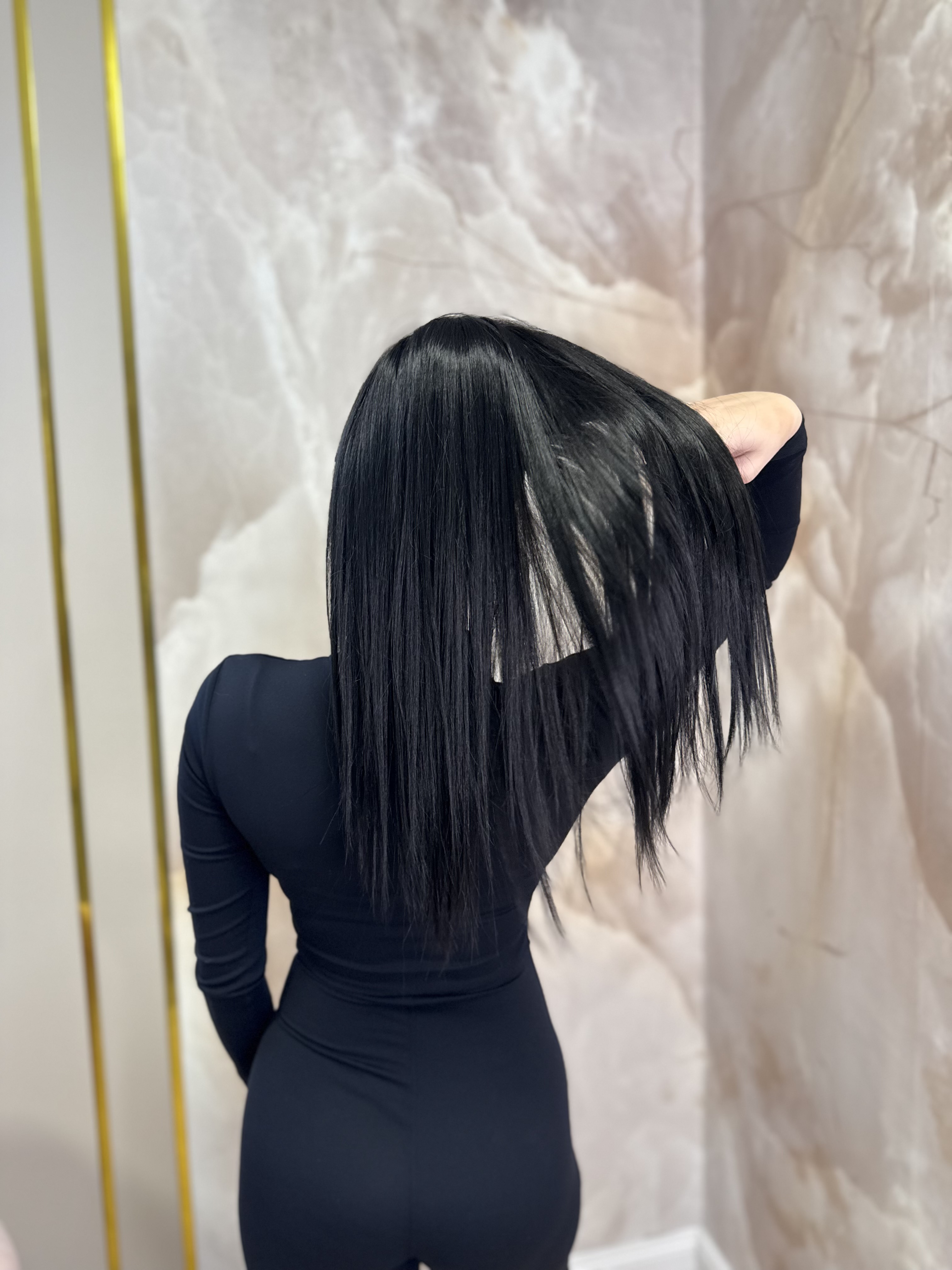 Kucyk Czarny Krótki Prosty