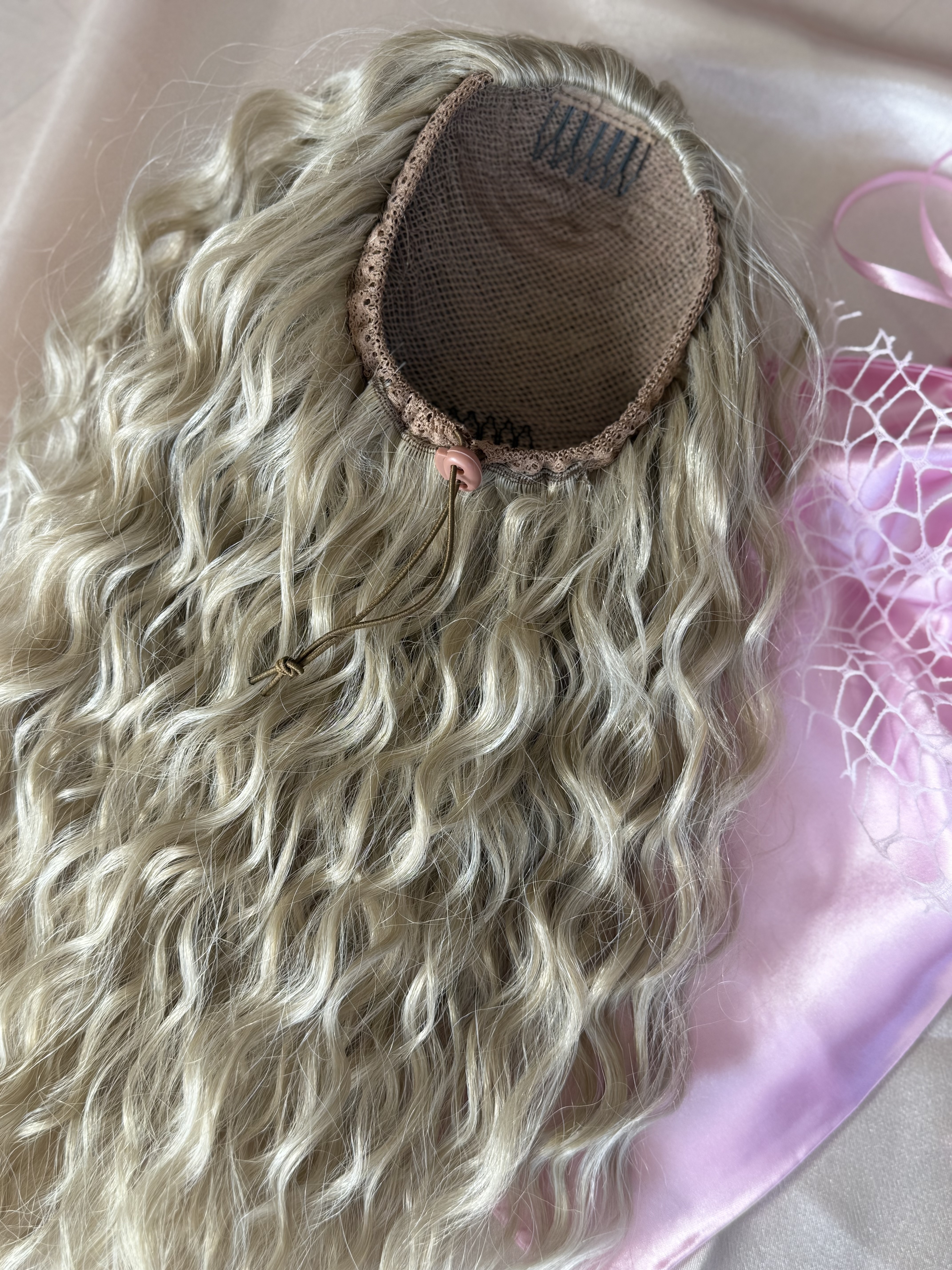 Kucyk Water Wave Krótki Jasny Blond