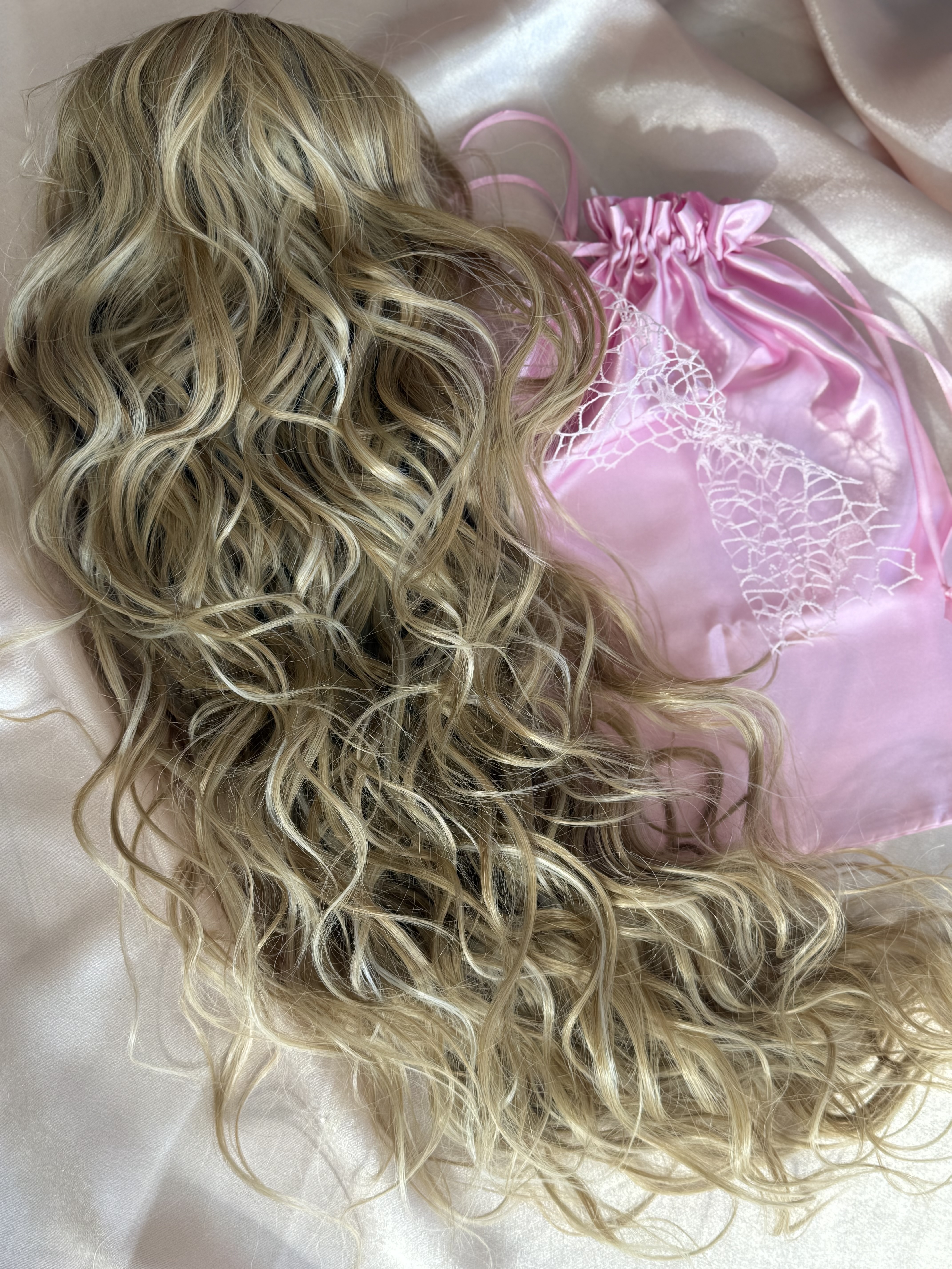 Kucyk Ocean Wave Długi Ciepły Blond