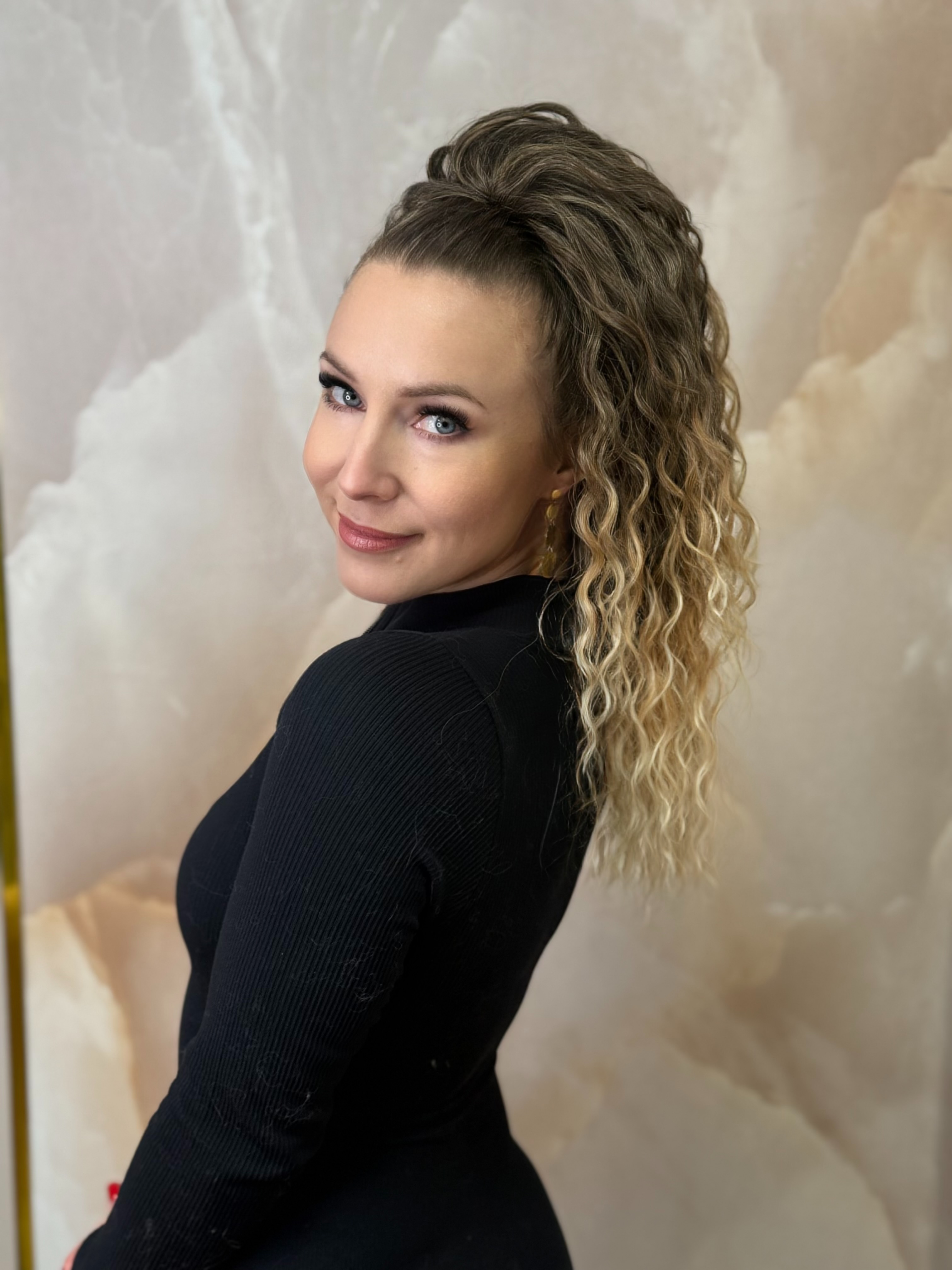 Kucyk Krótki Water Wave ombre ciemny blond