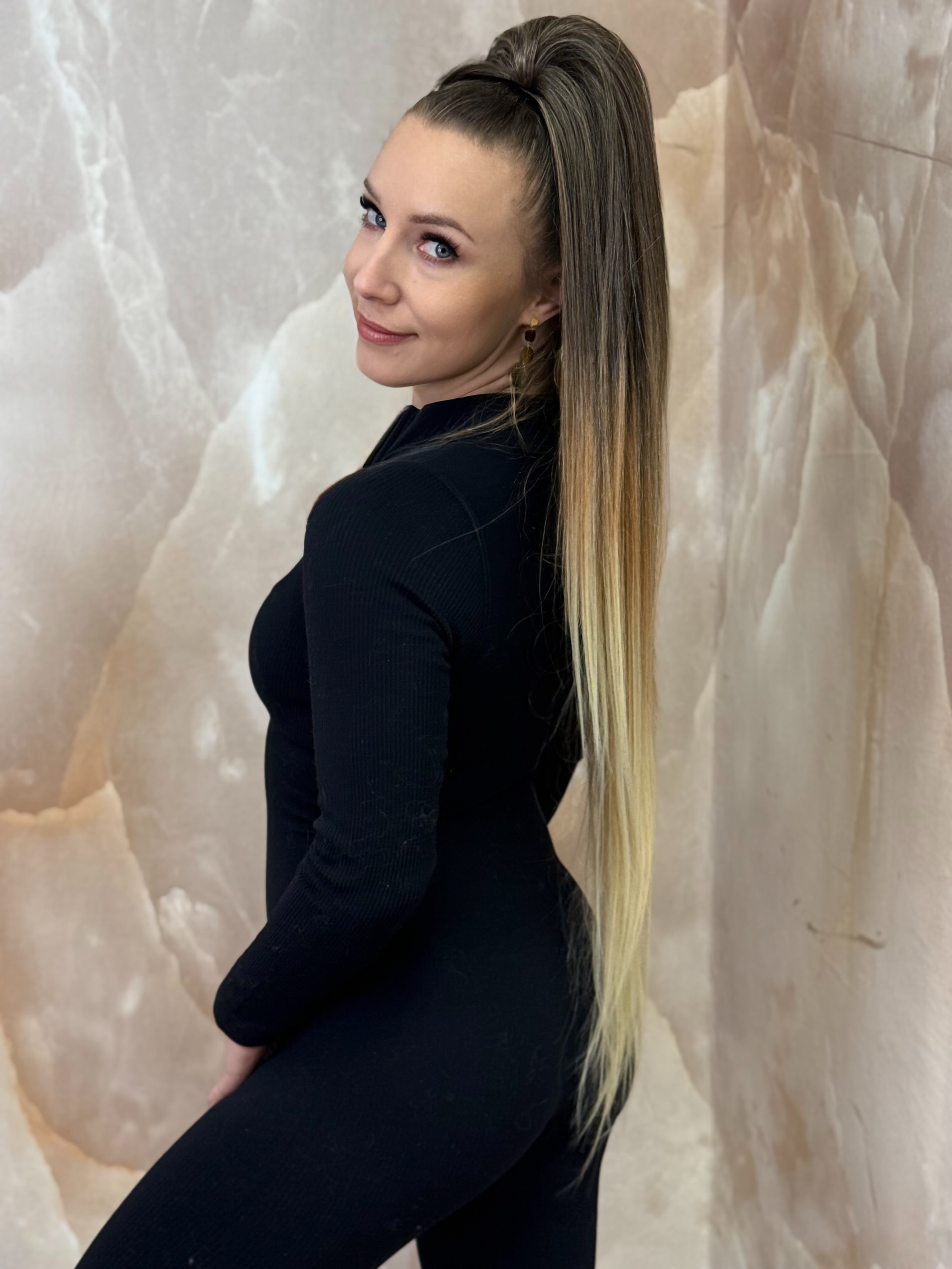 Kucyk Długi Prosty Ciemny Blond Ombre