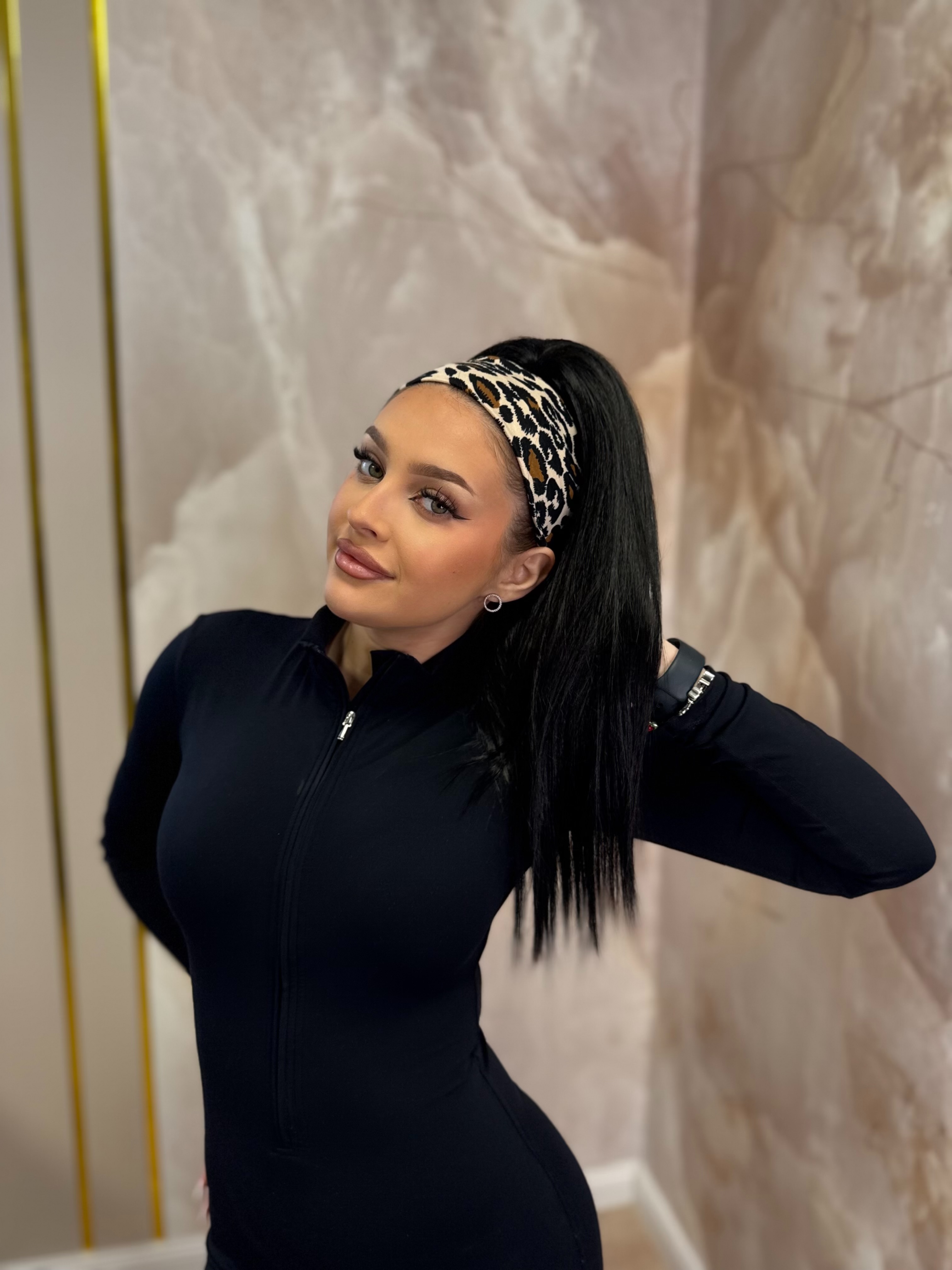 Kucyk Czarny Krótki Prosty