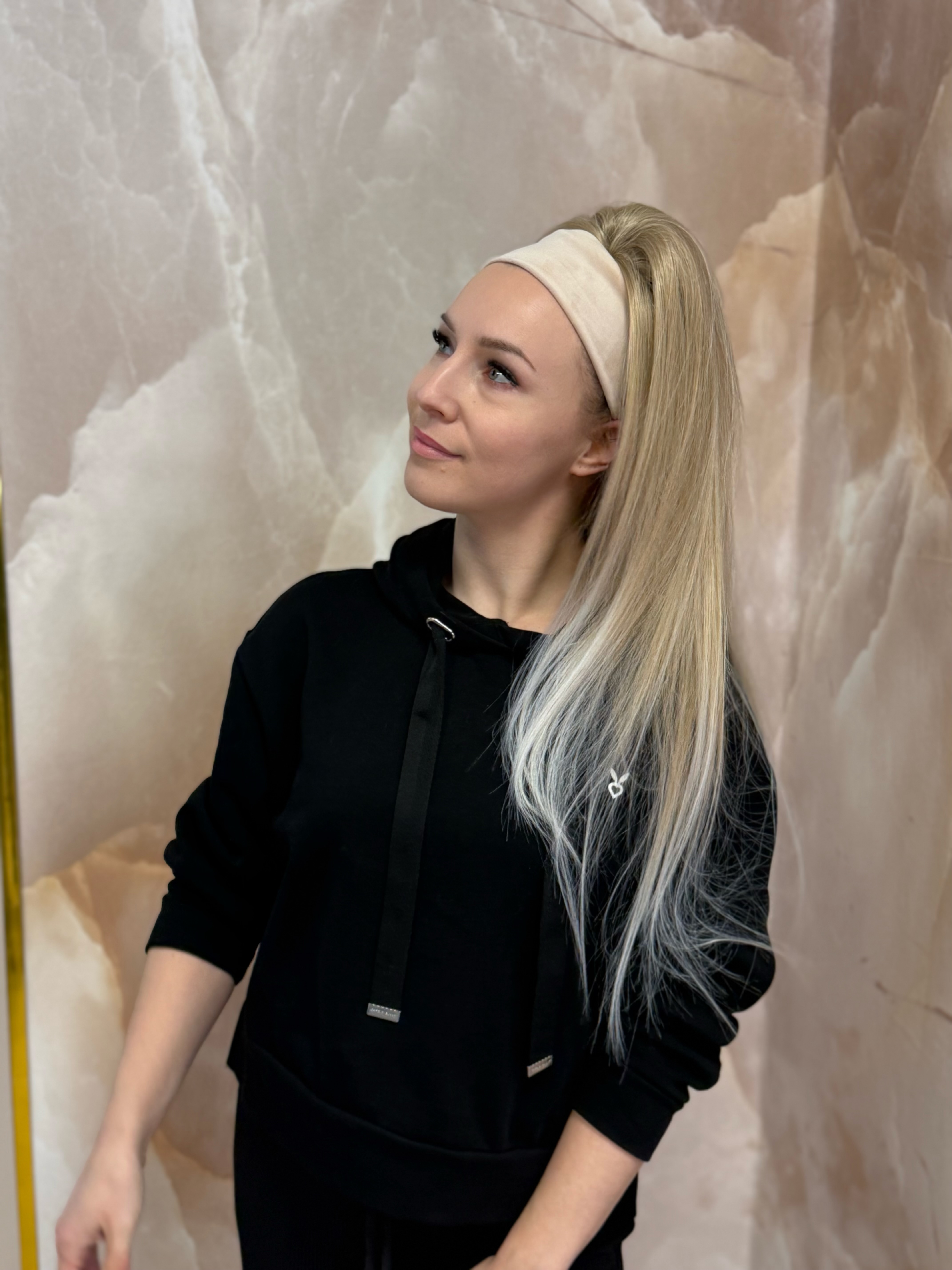 Kucyk Prosty Długi Jasny Blond