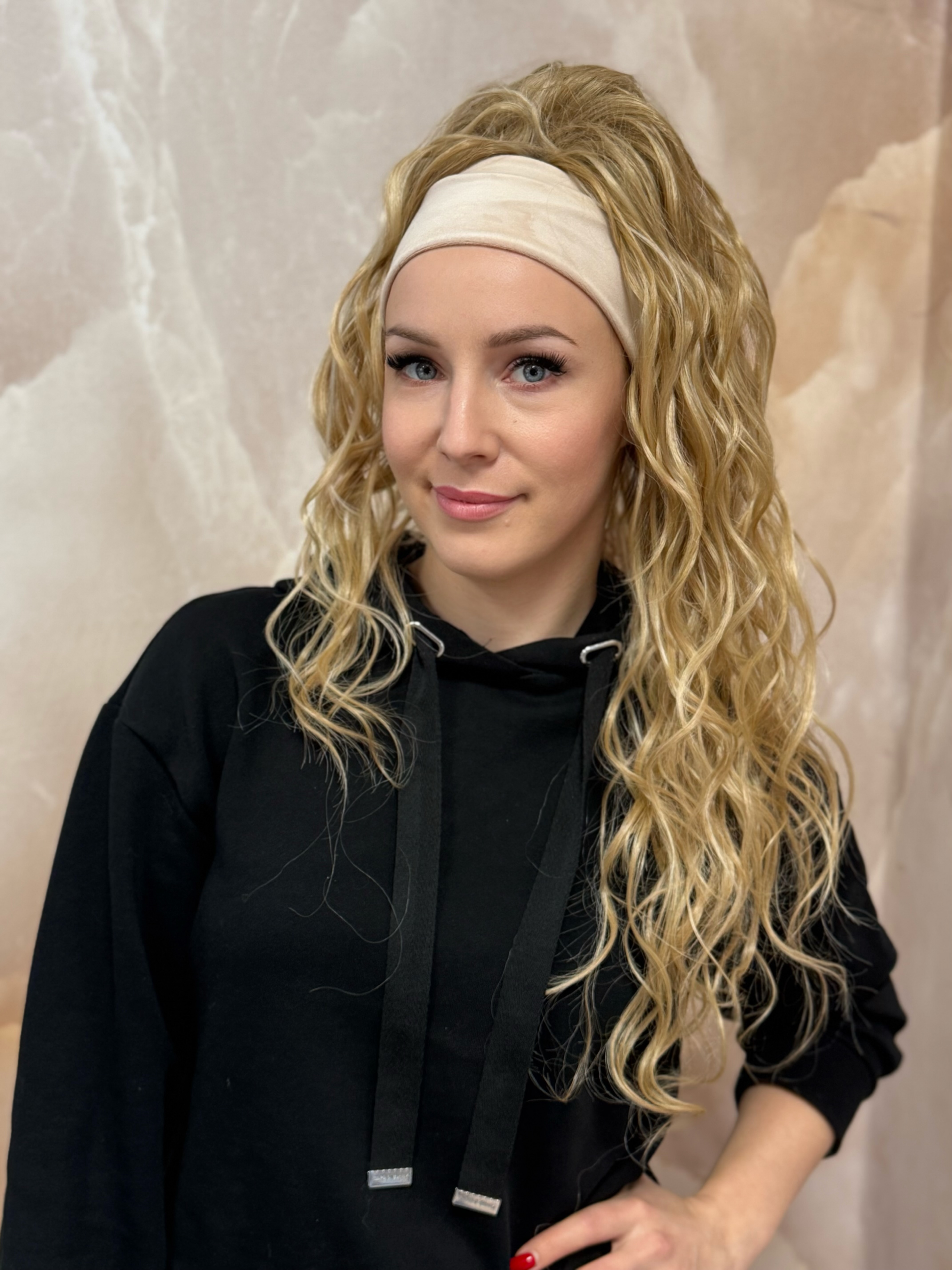 Kucyk Ocean Wave Długi Ciepły Blond