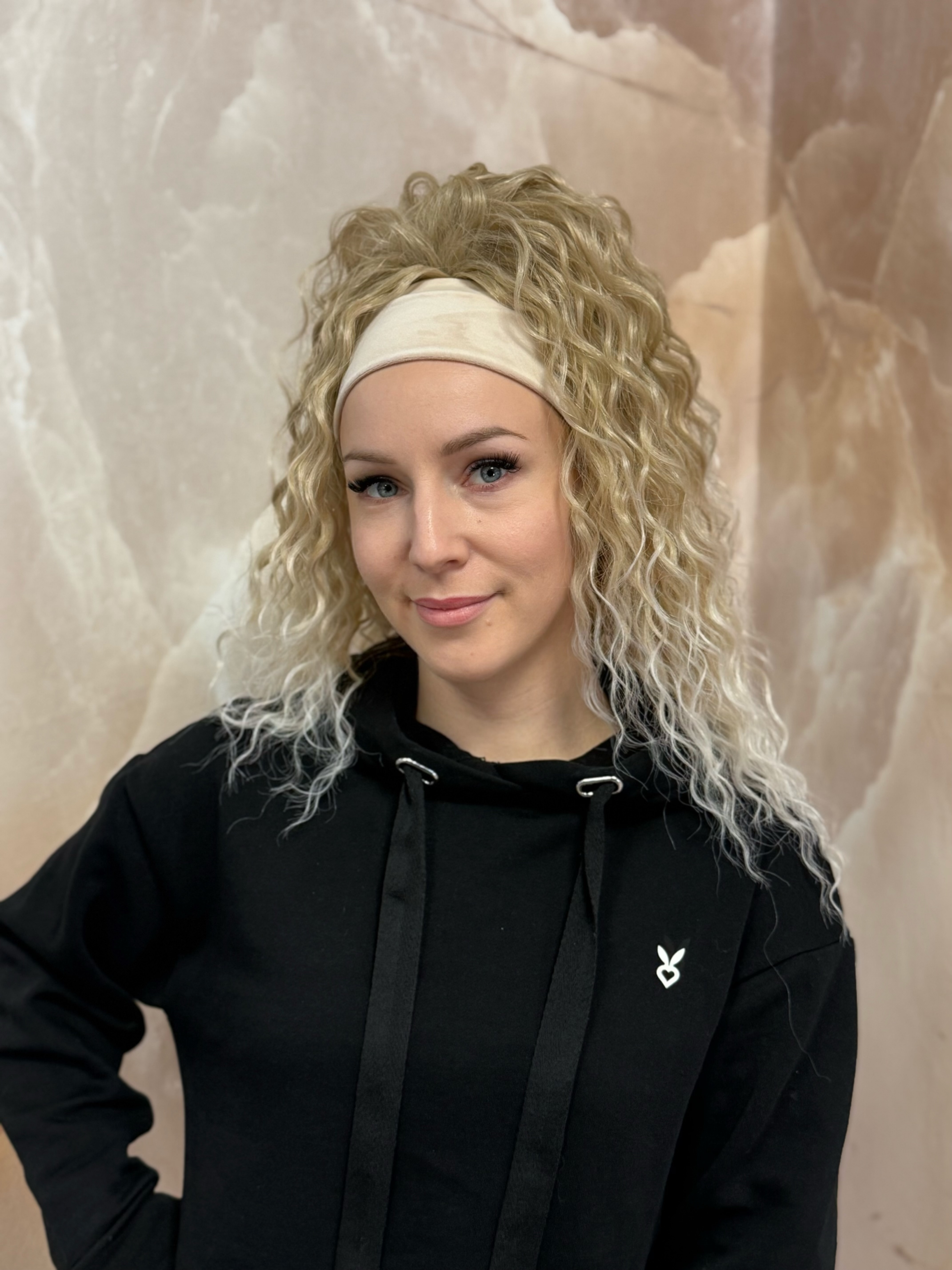 Kucyk Water Wave Krótki Jasny Blond